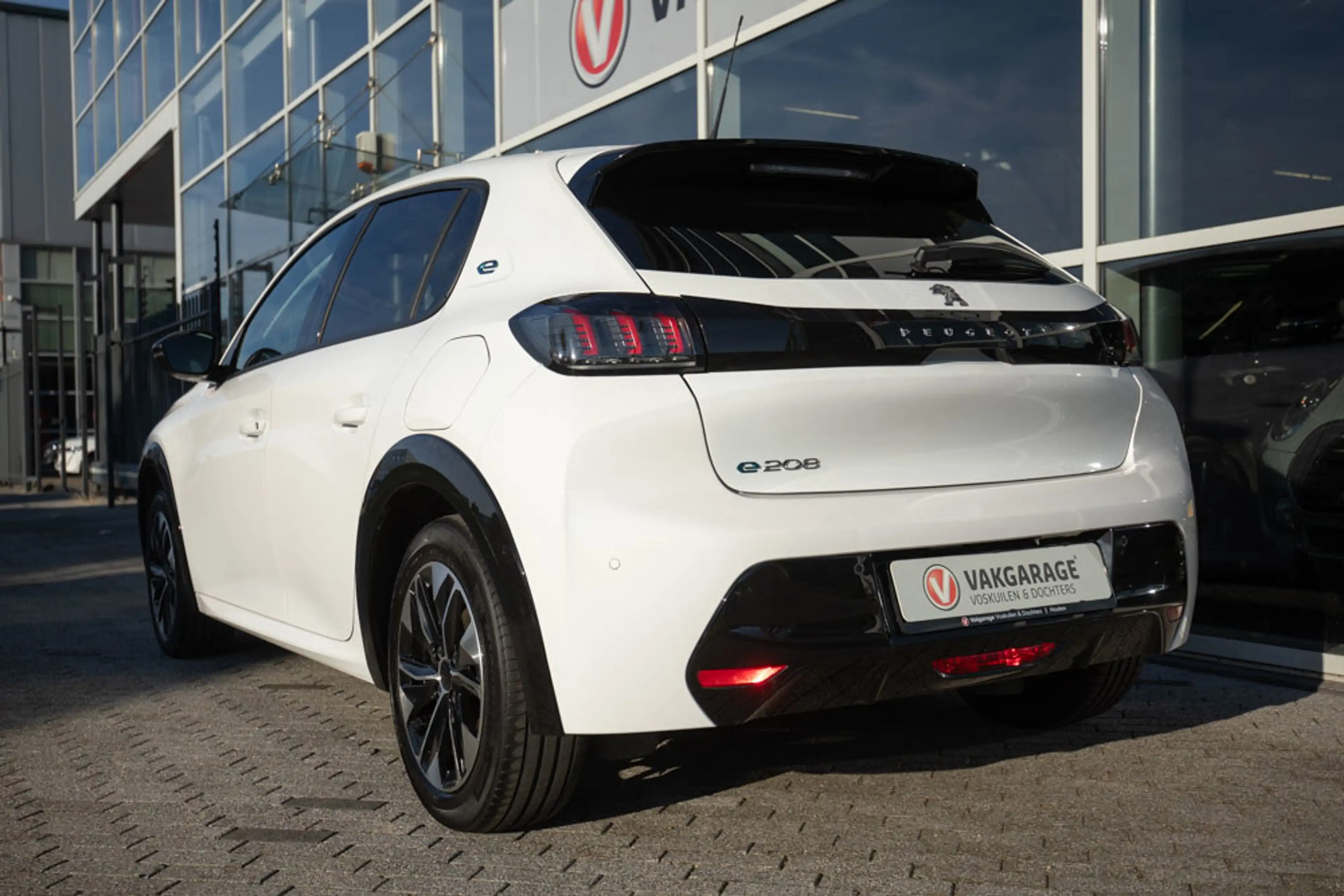 Peugeot e-208 EV Allure Pack 50 kWh — photo 42