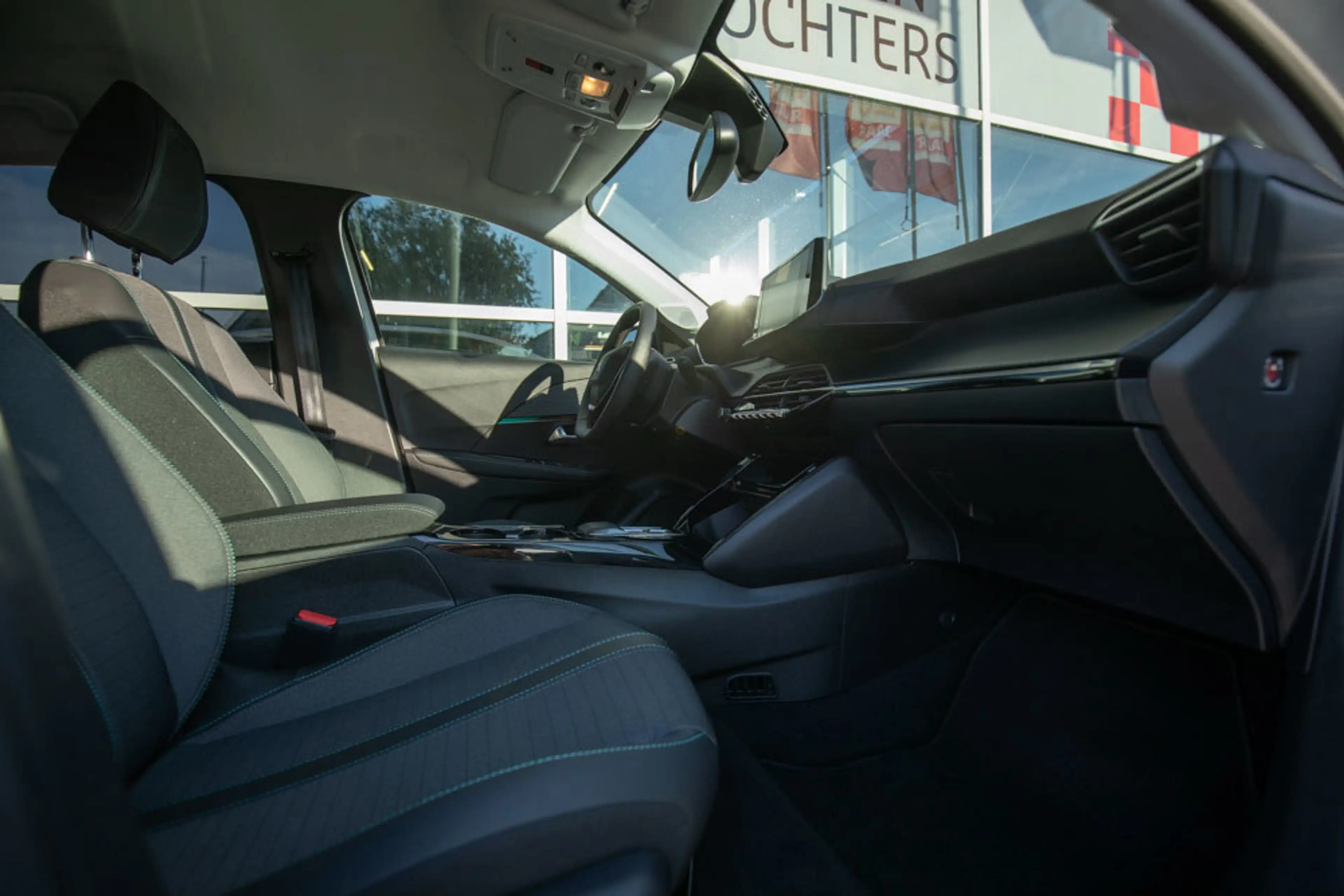 Peugeot e-208 EV Allure Pack 50 kWh — photo 19
