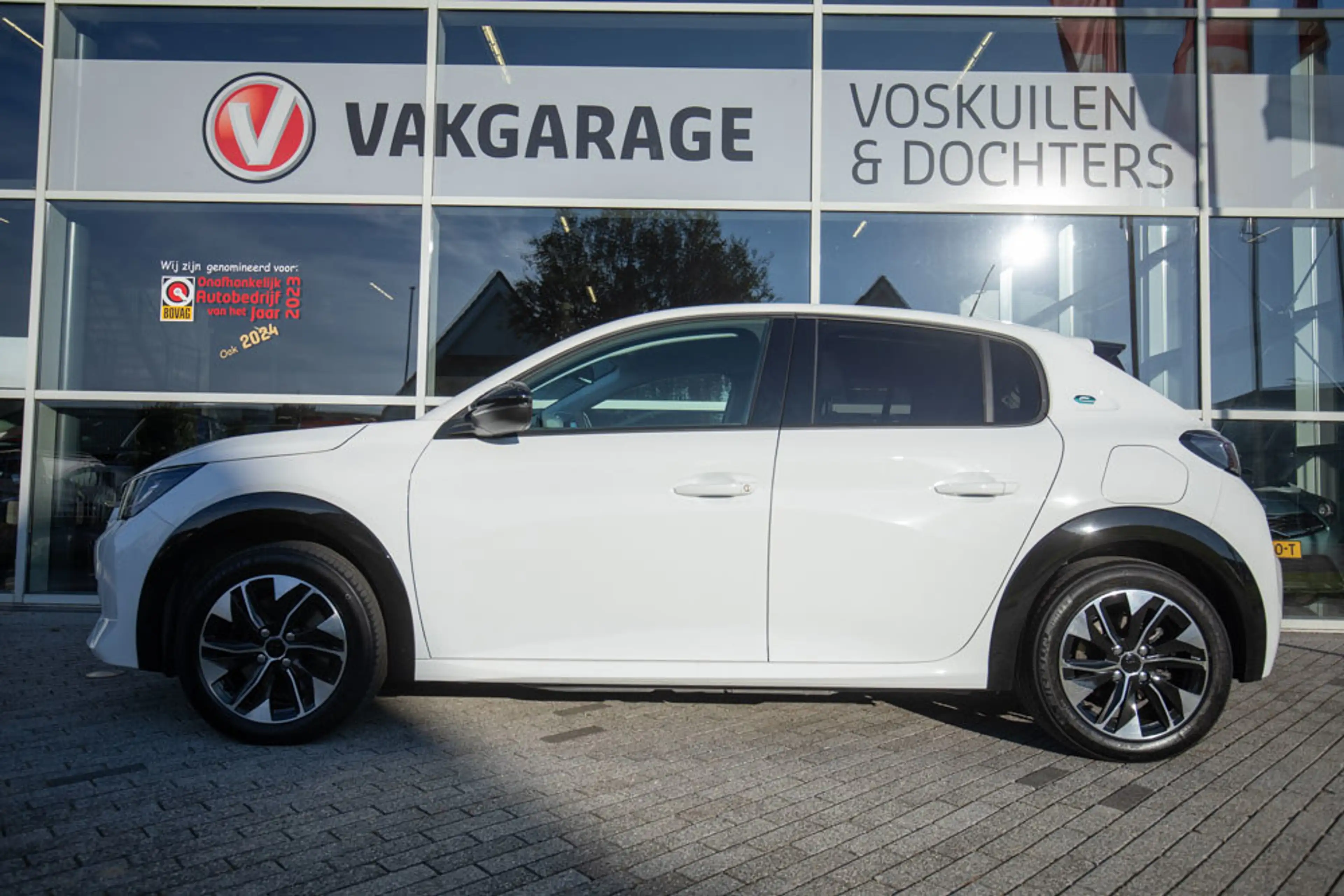 Peugeot e-208 EV Allure Pack 50 kWh — photo 43