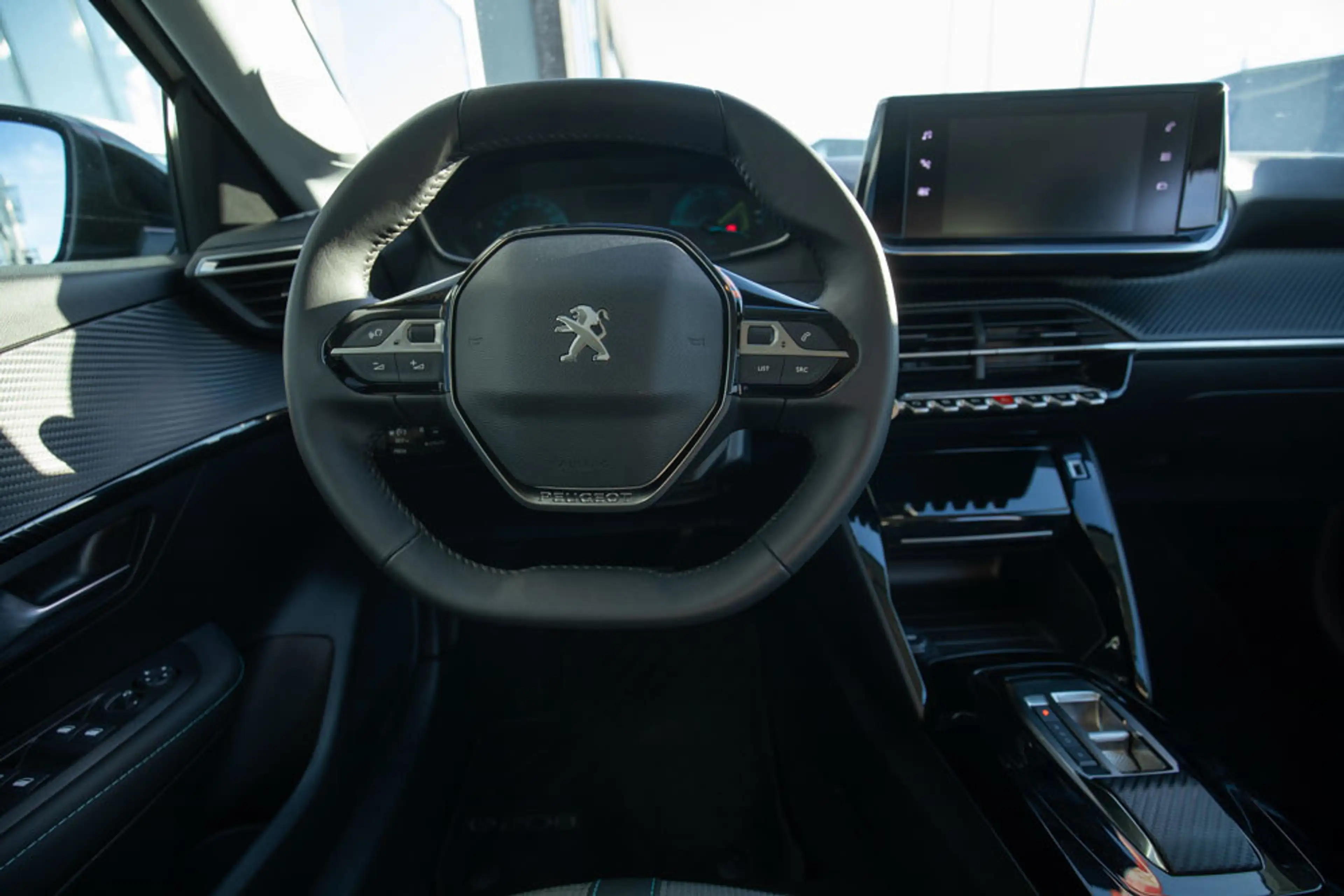 Peugeot e-208 EV Allure Pack 50 kWh — photo 17