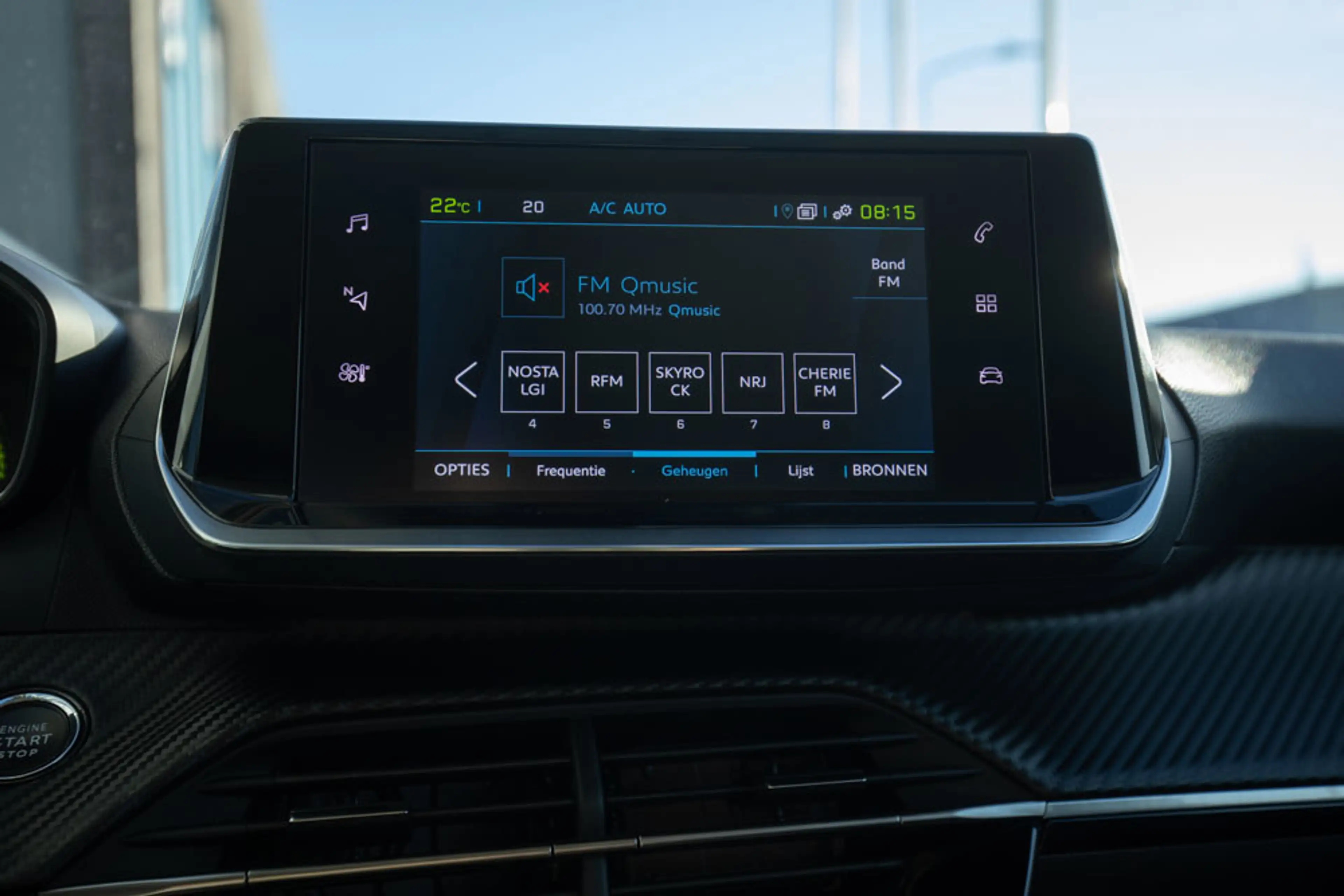 Peugeot e-208 EV Allure Pack 50 kWh — photo 36