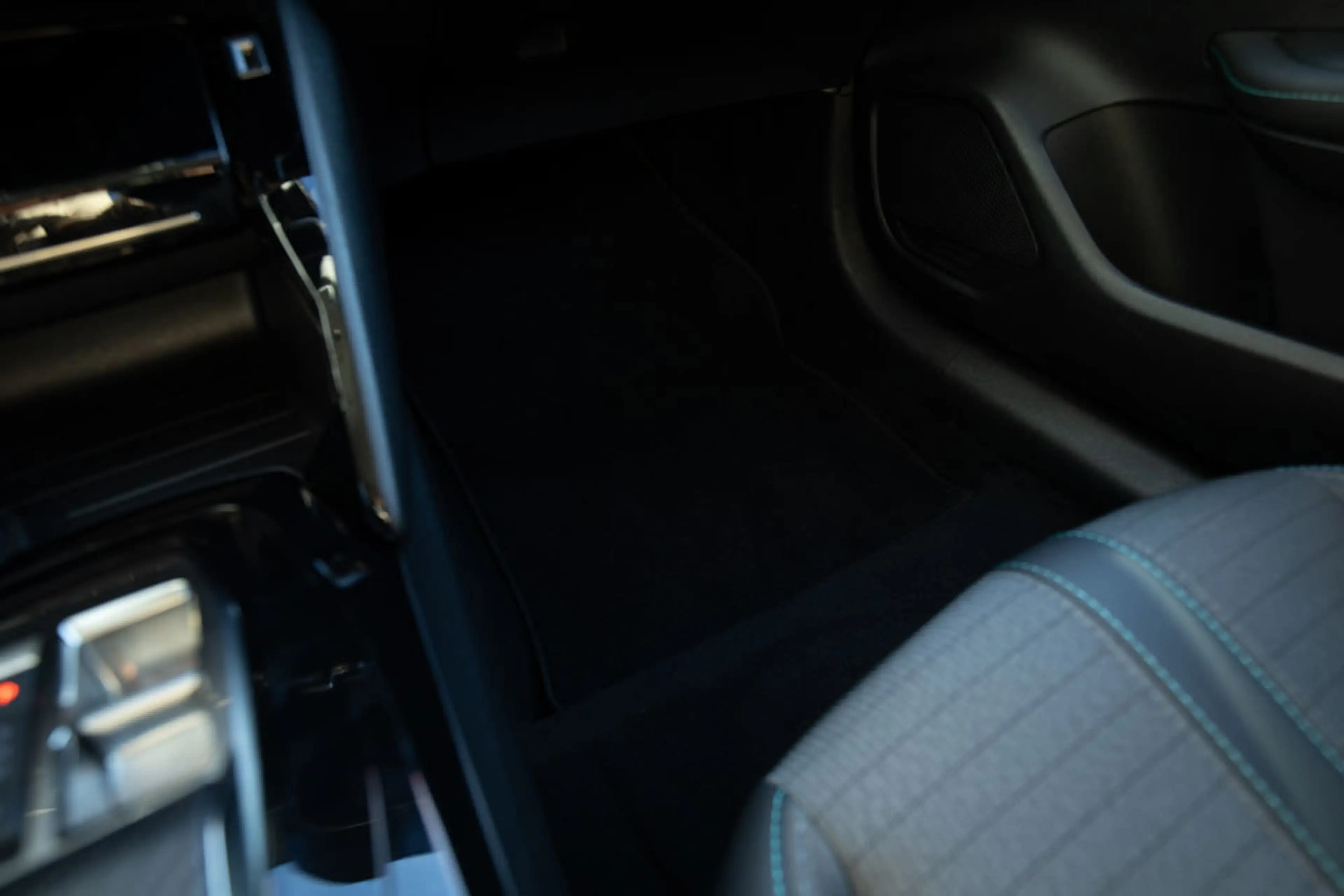 Peugeot e-208 EV Allure Pack 50 kWh — photo 21