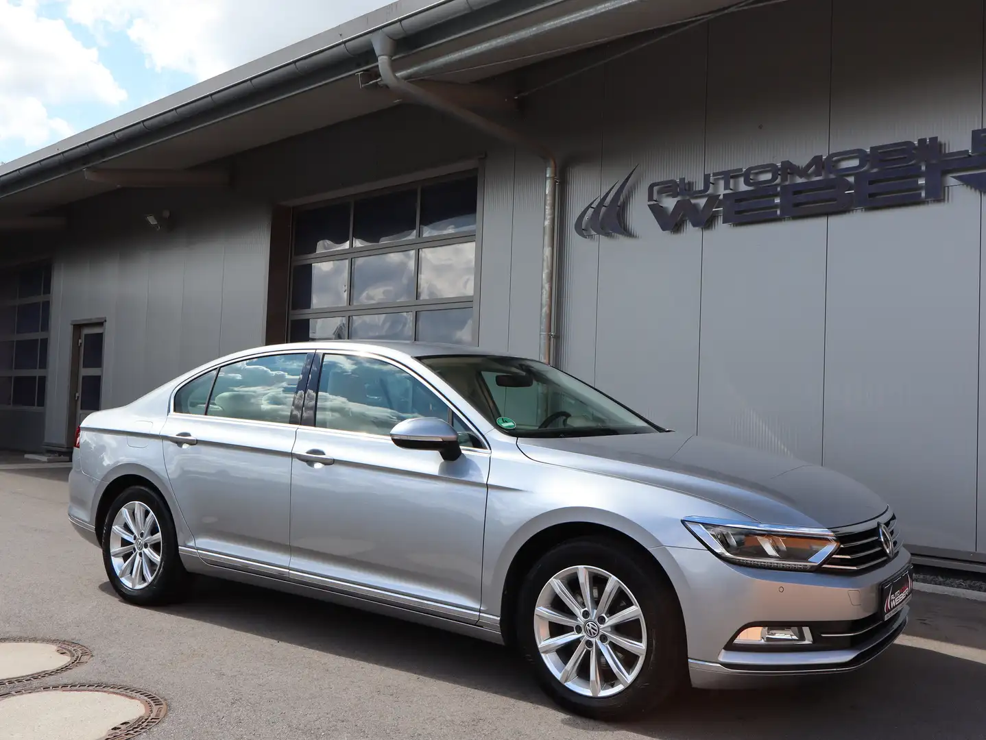 Volkswagen Passat Lim. 2.0 TDI SCR DSG HIGHLINE *LED*NAVI*LEDER*ACC* Plateado - 1