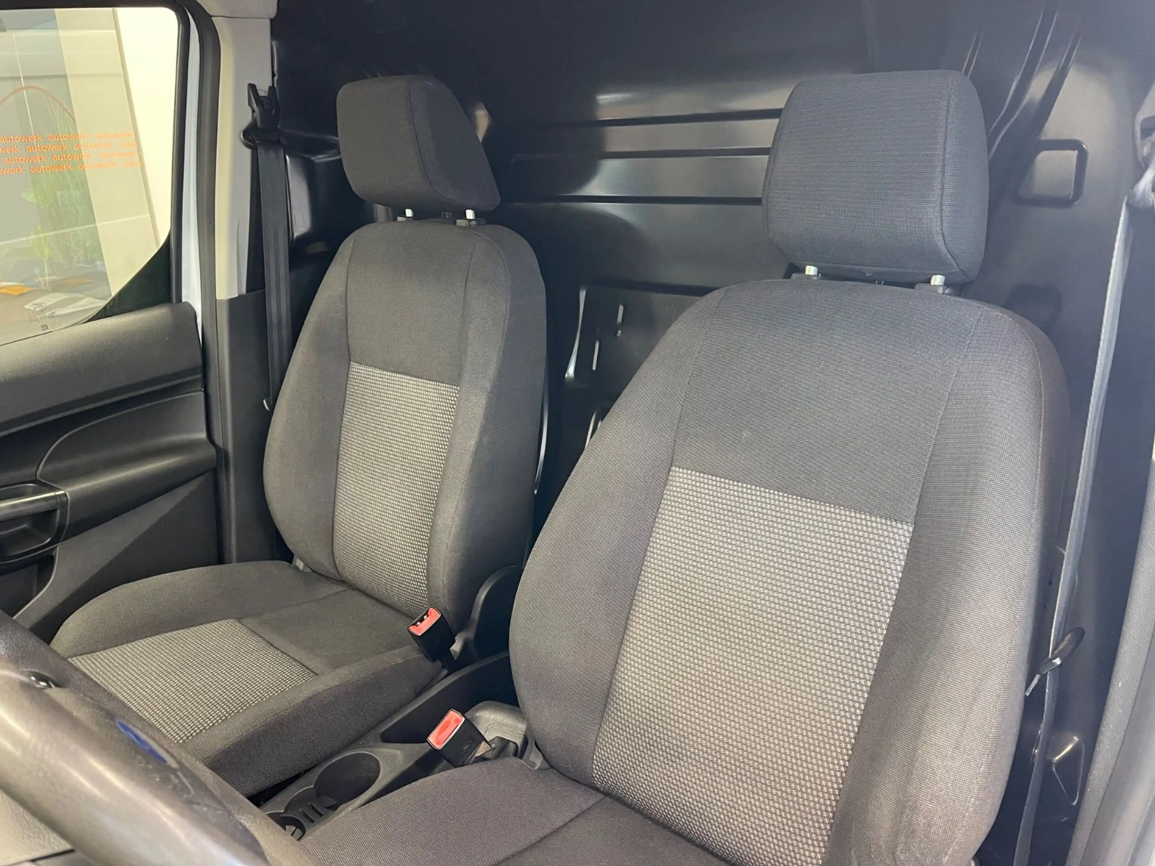 Ford Transit Connect Kasten 1.6 TDCi*LKW /TÜVNEU/TOP* — photo 13