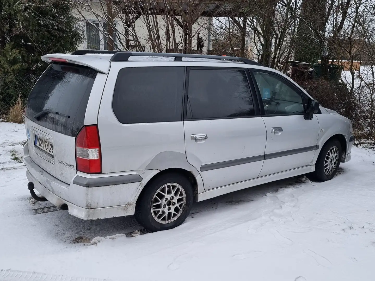 Mitsubishi Space Wagon 2,4 GDI Plateado - 2