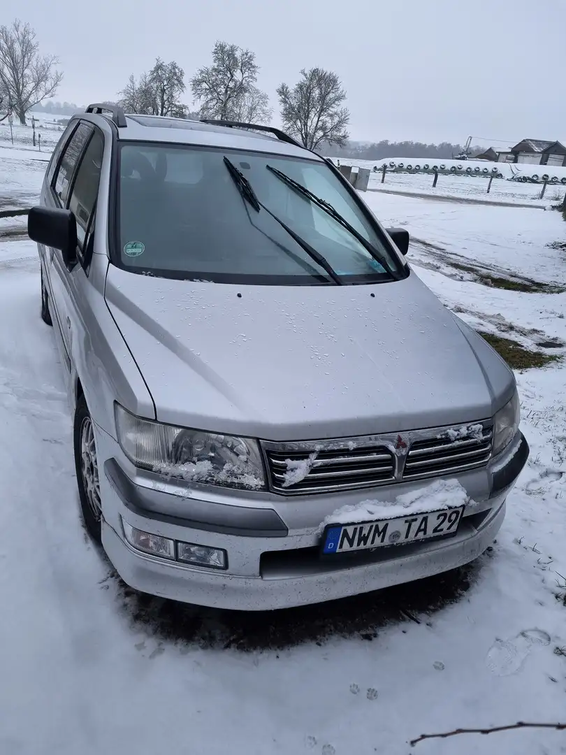 Mitsubishi Space Wagon 2,4 GDI Plateado - 1