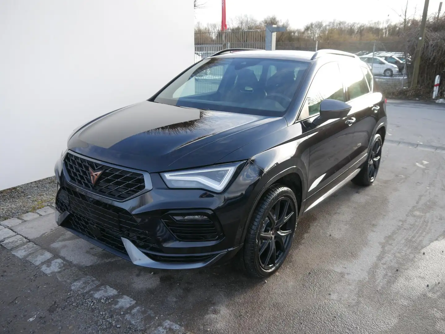 CUPRA Ateca 2,0 TSI DSG 4x4*AHK-SCHWENKBAR*NAVI*PDC*KAMERA*... Schwarz - 1