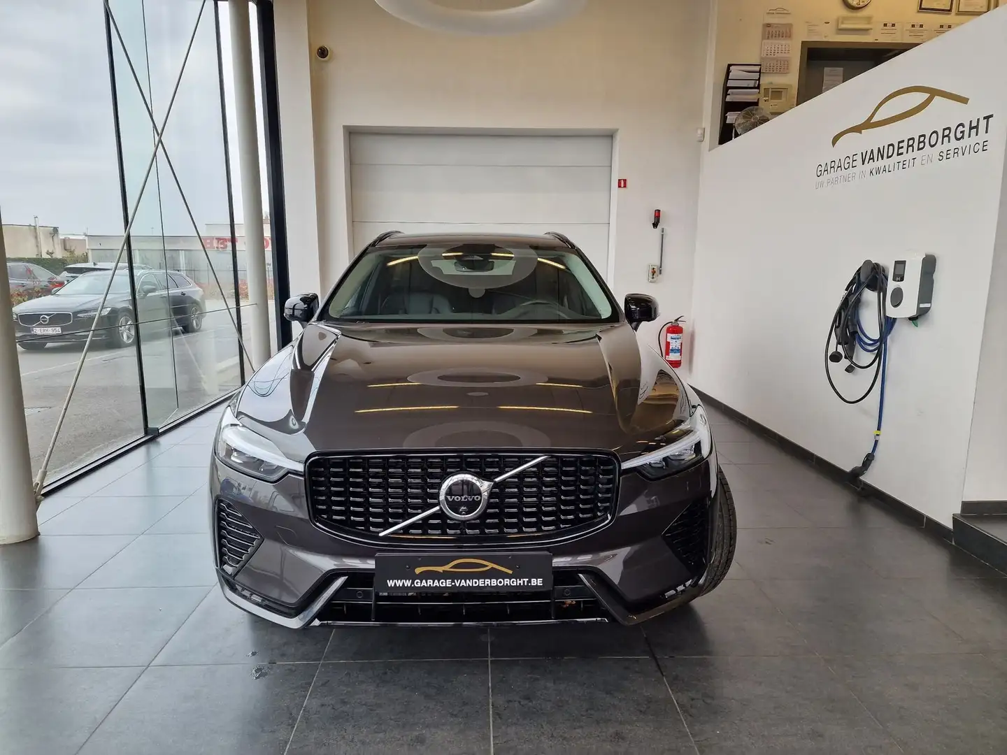 Volvo XC60 PLUS DARK B4 HYBRID BENZINE AUTOMAAT OPEN DAK - 2