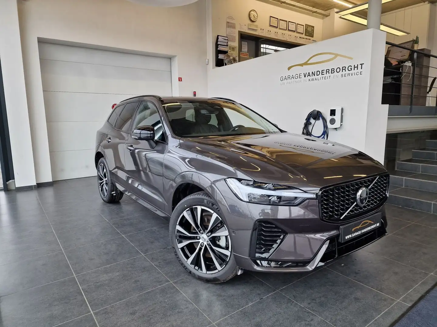 Volvo XC60 PLUS DARK B4 HYBRID BENZINE AUTOMAAT OPEN DAK - 1