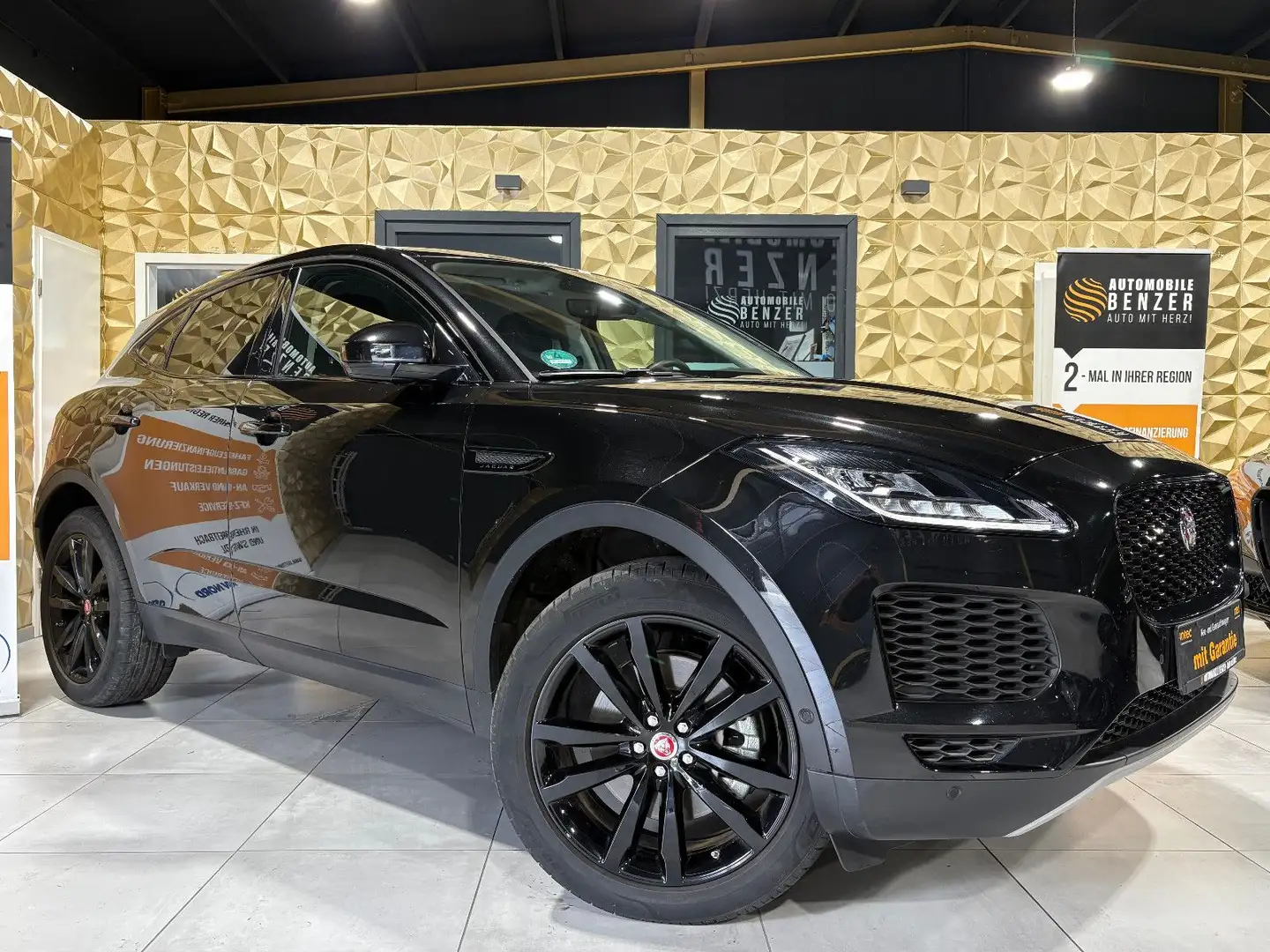 Jaguar E-Pace E-PACE S AWD/NAVI/KAMERA/APPLE/TOTWINKEL/SHZ Schwarz - 1