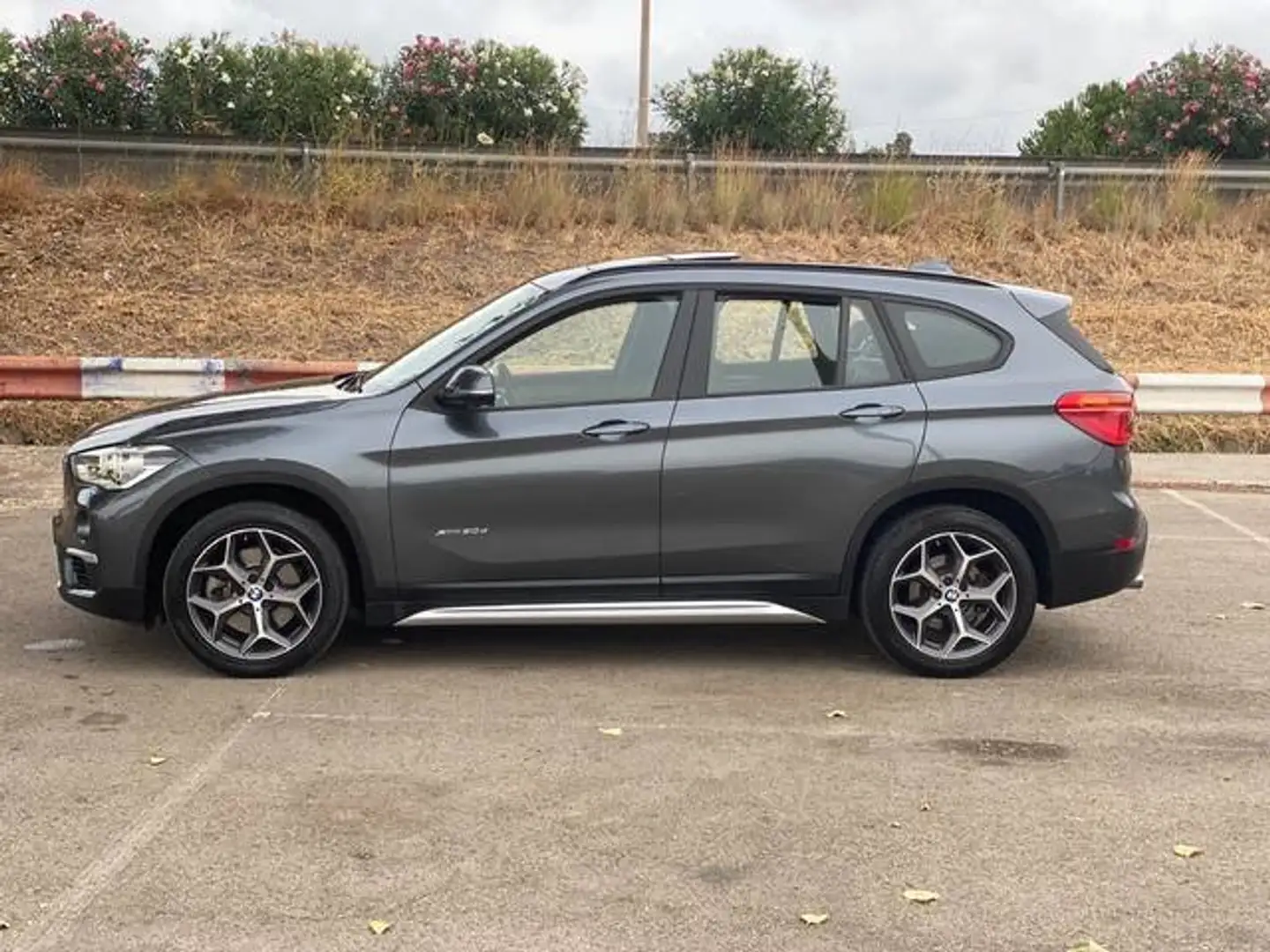 BMW X1 xDrive 20dA Gris - 2