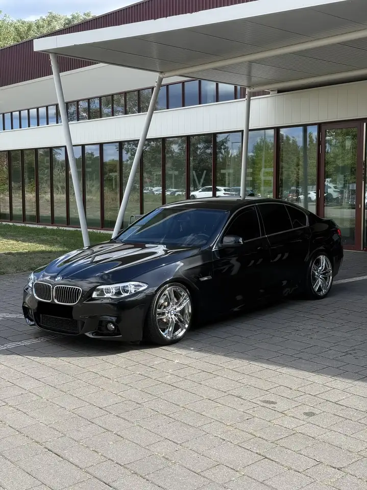 BMW 530 530d 245ch Sport Design A — photo 1 of 8