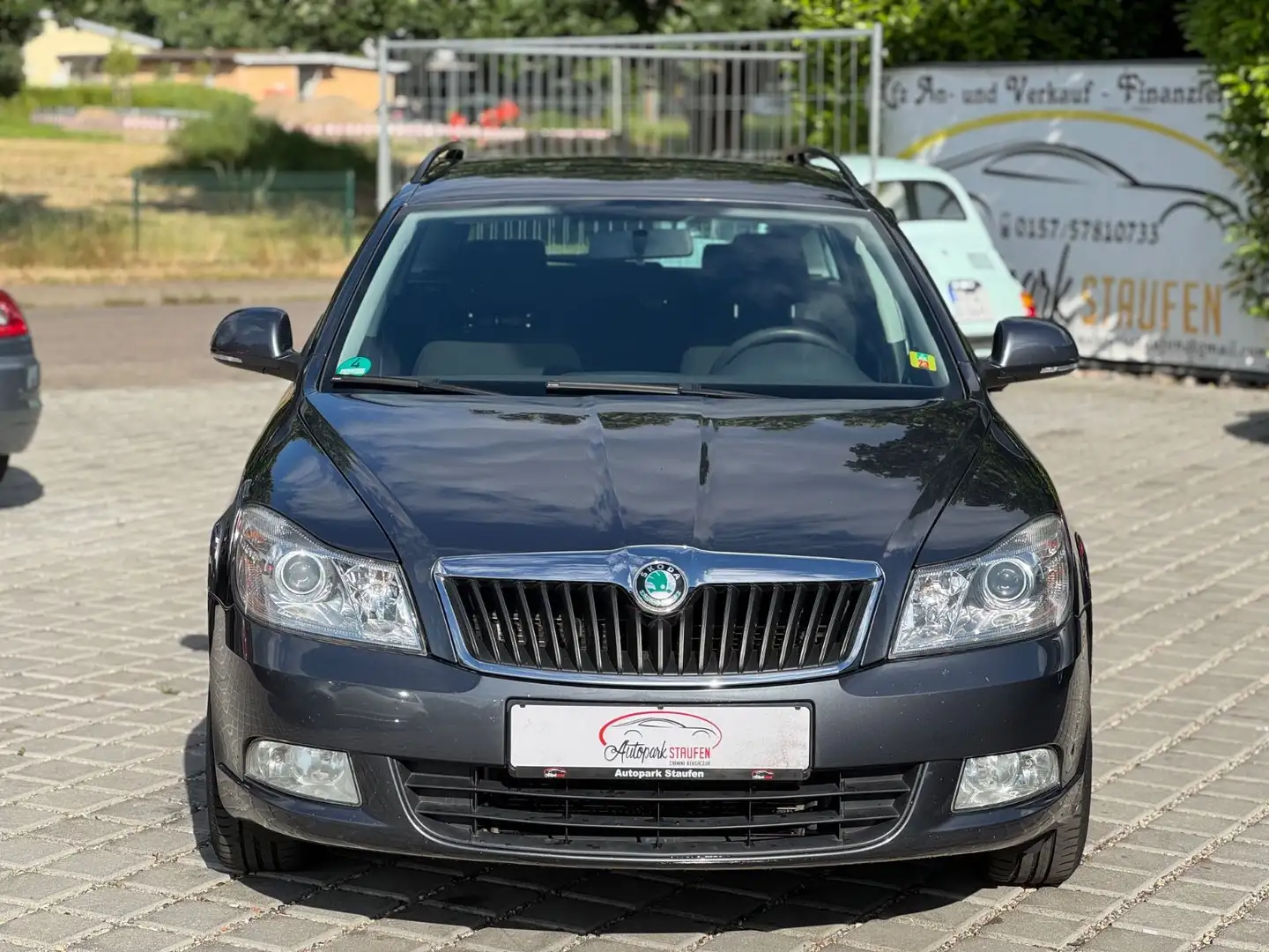 Skoda Octavia Combi Ambiente Grey - 2