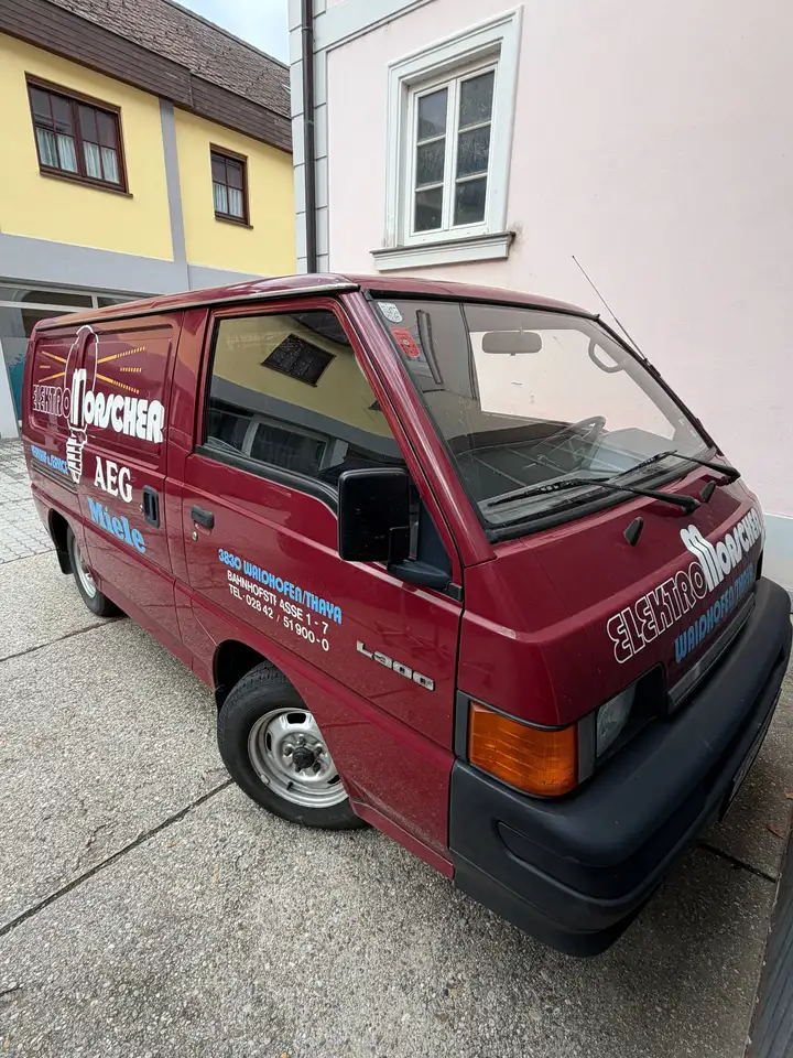 Mitsubishi L300