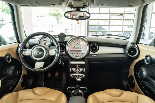 Mini Cooper Cooper view 9