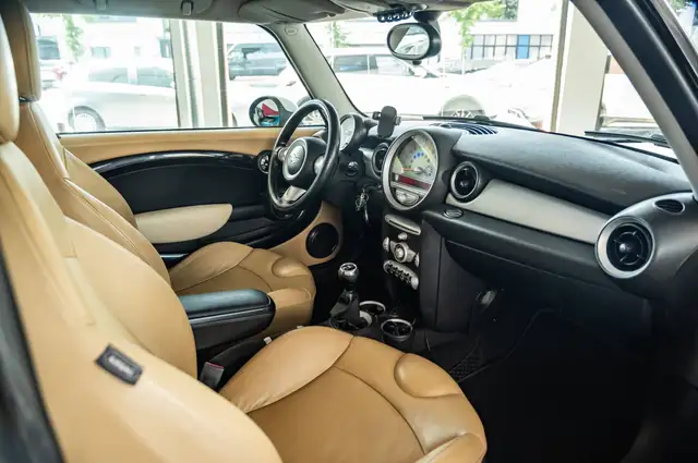 Mini Cooper Cooper view 10