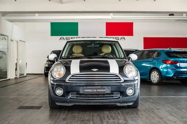 Mini Cooper Cooper view 2