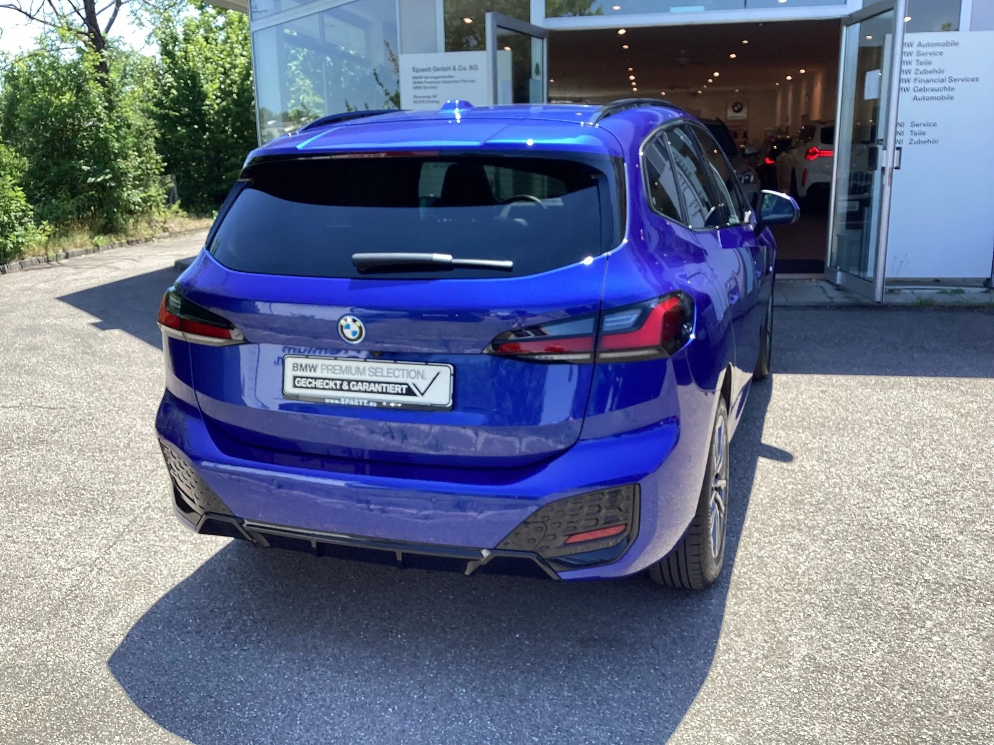 BMW 230 e xDrive Active Tourer — photo 3