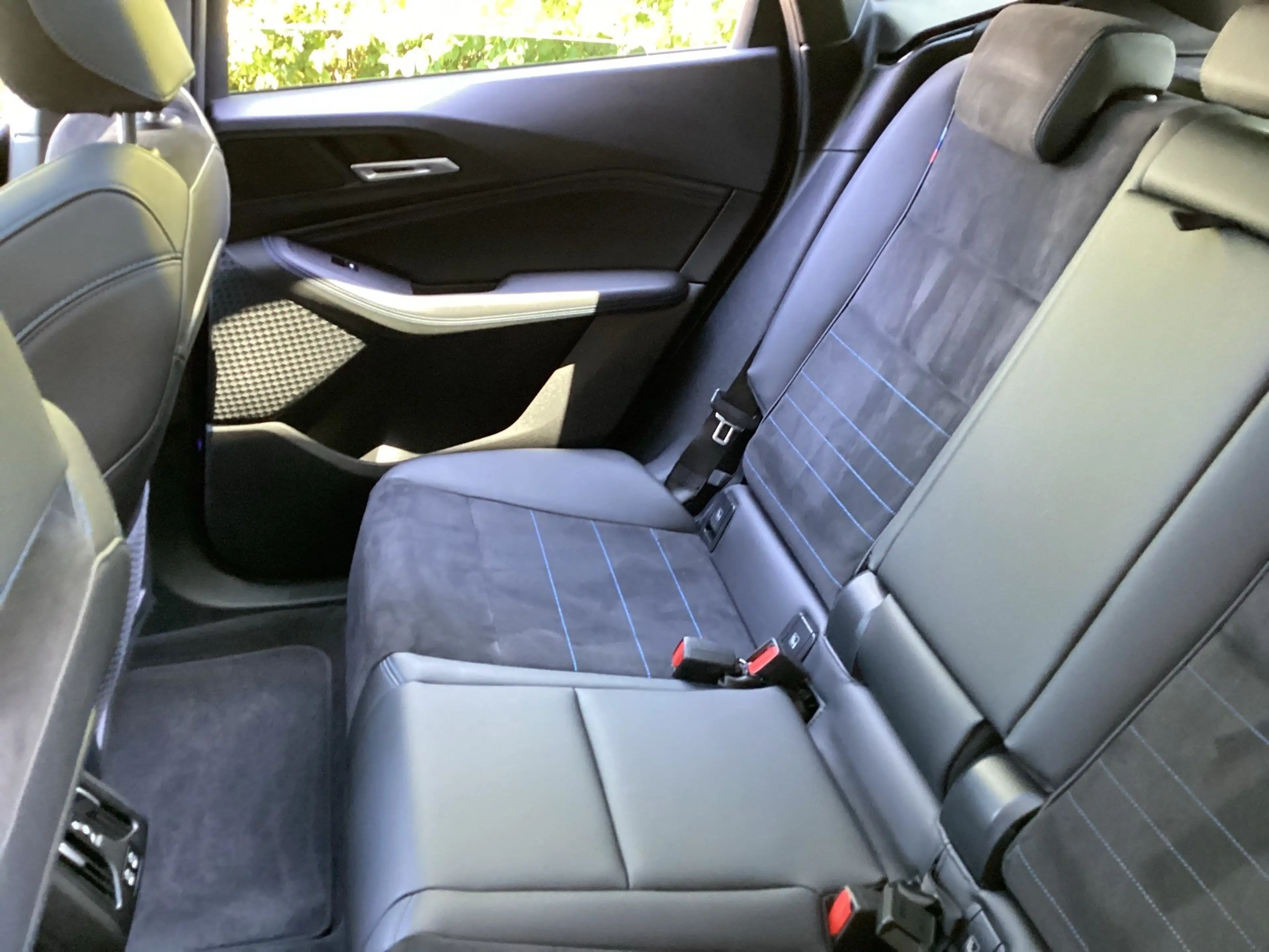 BMW 230 e xDrive Active Tourer — photo 11