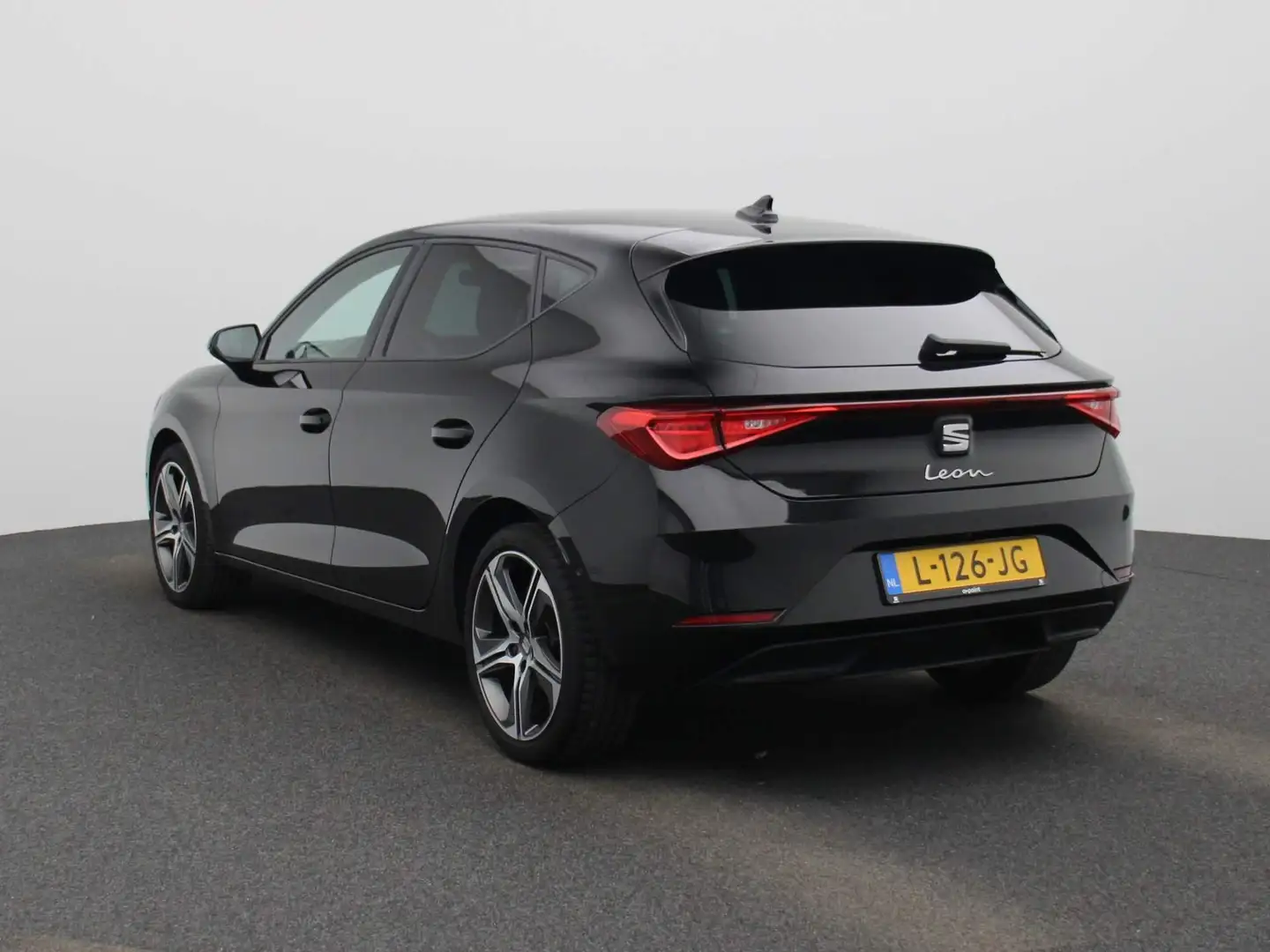 SEAT Leon 1.0 TSI Style Business Intense 110 PK | Climate Co Zwart - 2