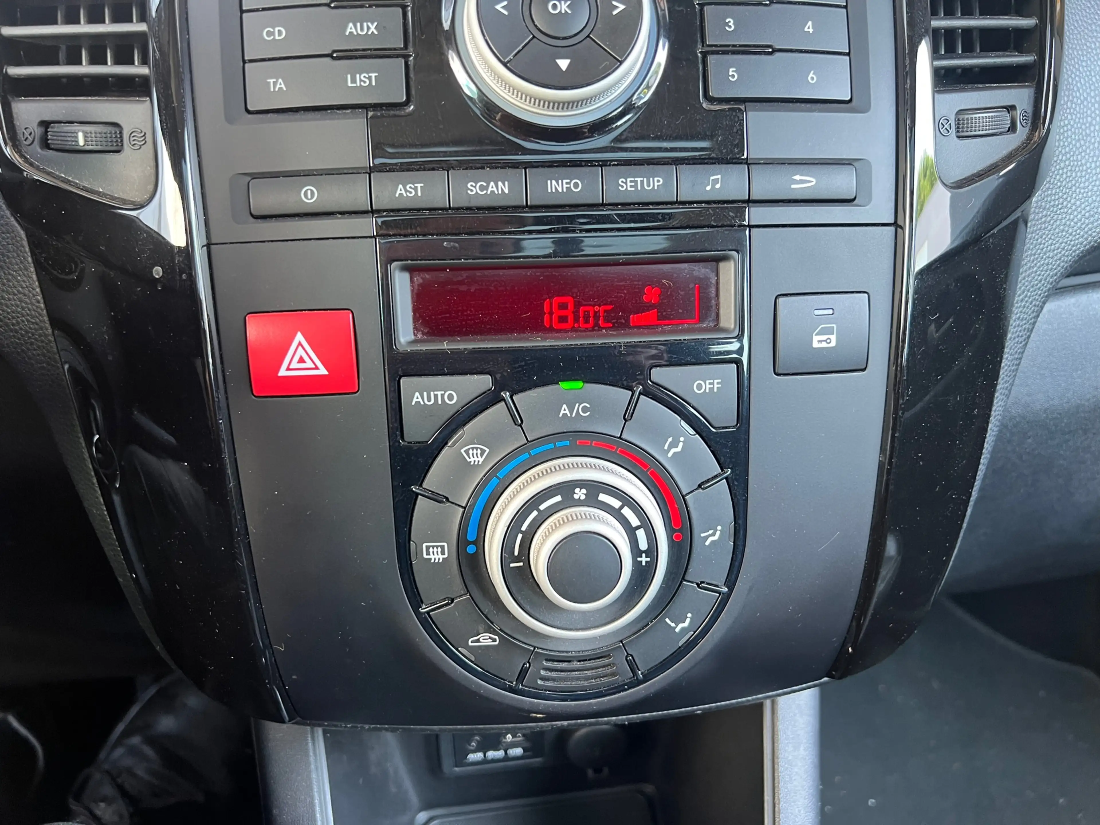 Kia Venga 1.4 CVVT Plus Pack Trekhaak Clima — photo 8