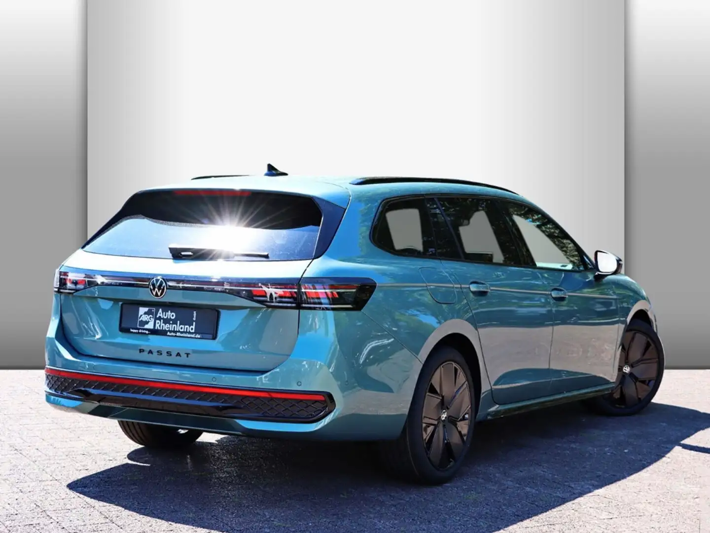 Volkswagen Passat R-Line 2,0 l 4M DSG/LEDER/NAVI PRO MAX/AHK/HARMAN Grün - 2