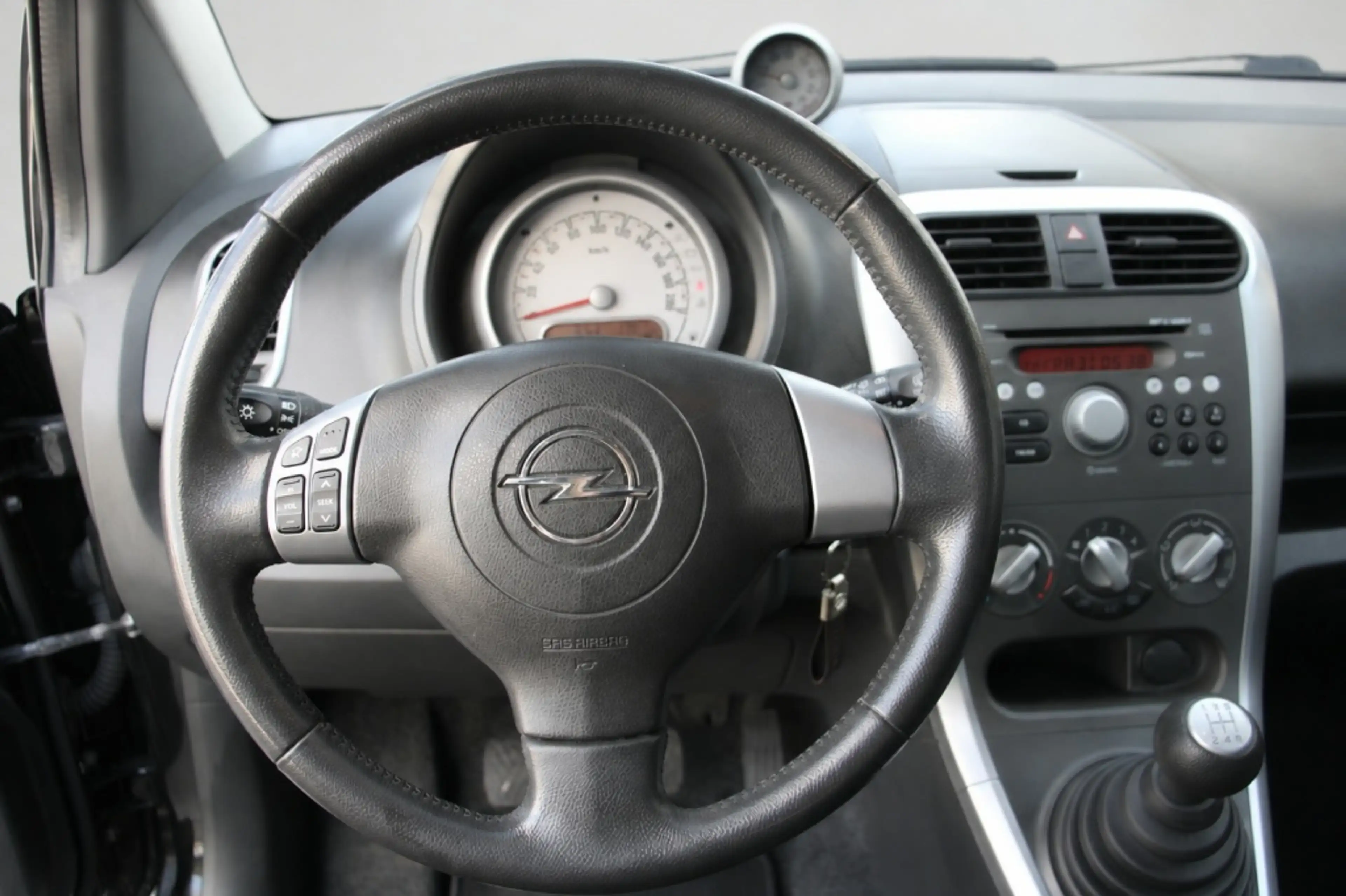 Opel Agila 1.0 Berlin — photo 14