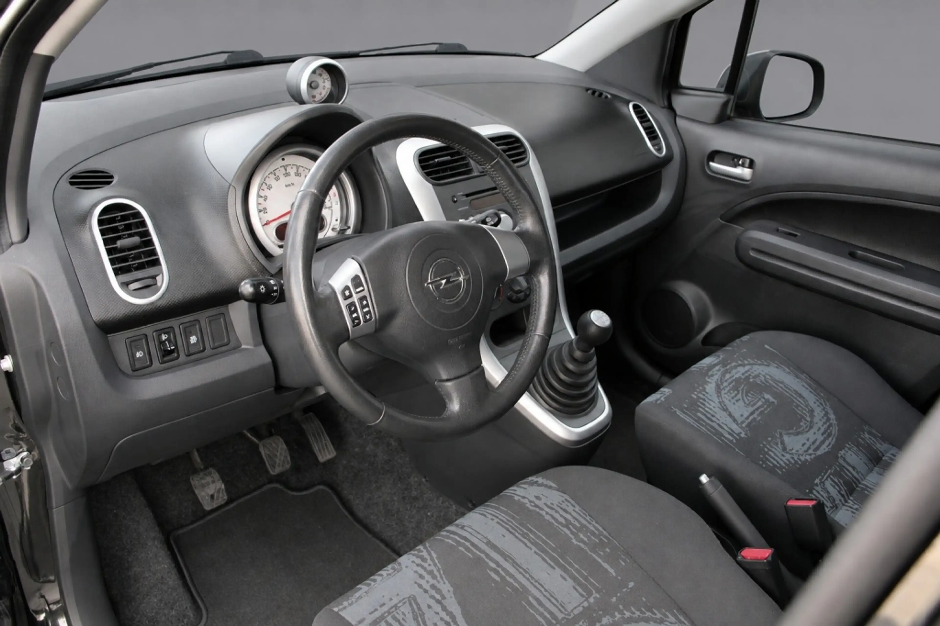 Opel Agila 1.0 Berlin — photo 13