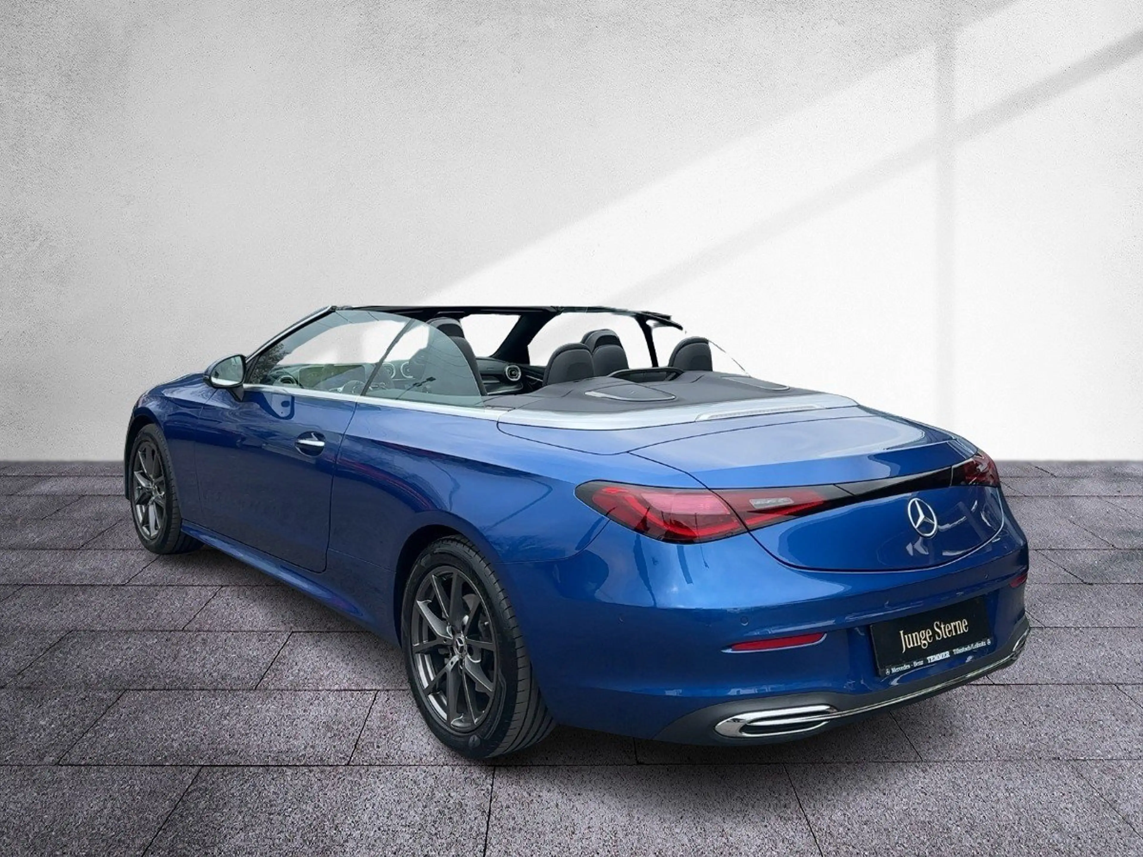 Mercedes-Benz CLE 220 d Cabriolet AVANTGARDE LED LRHZG Distr — photo 4