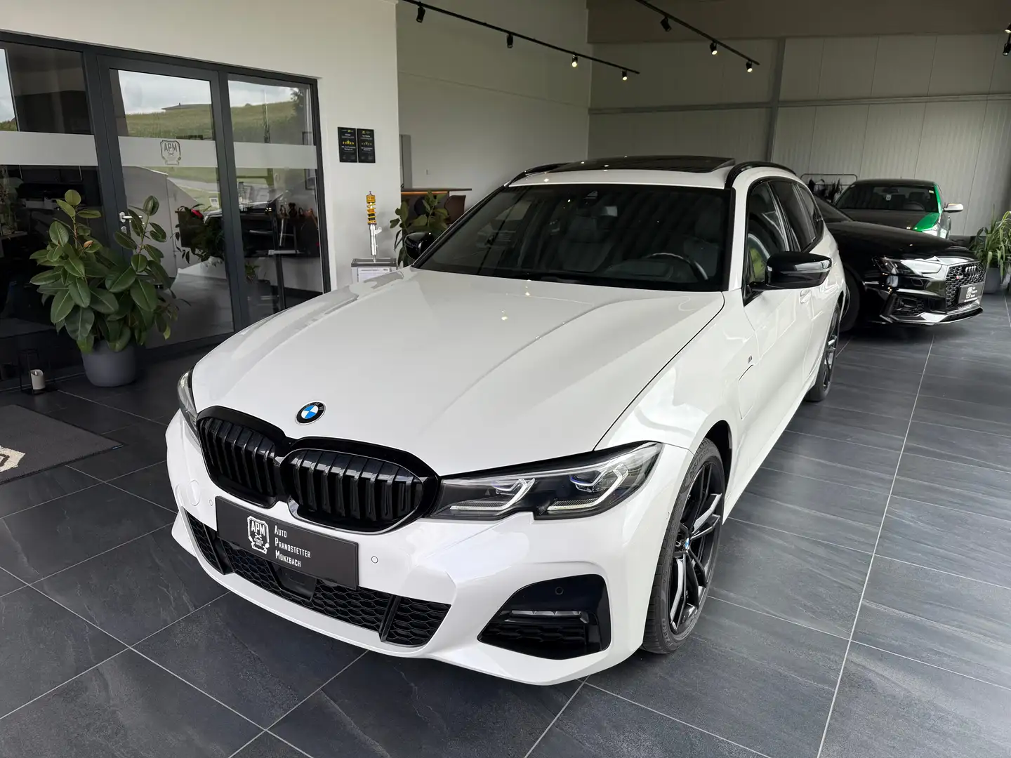 BMW 330 330 e xDrive M Sport*Laser*Pano*Memory*ACC*Top!! Weiß - 1