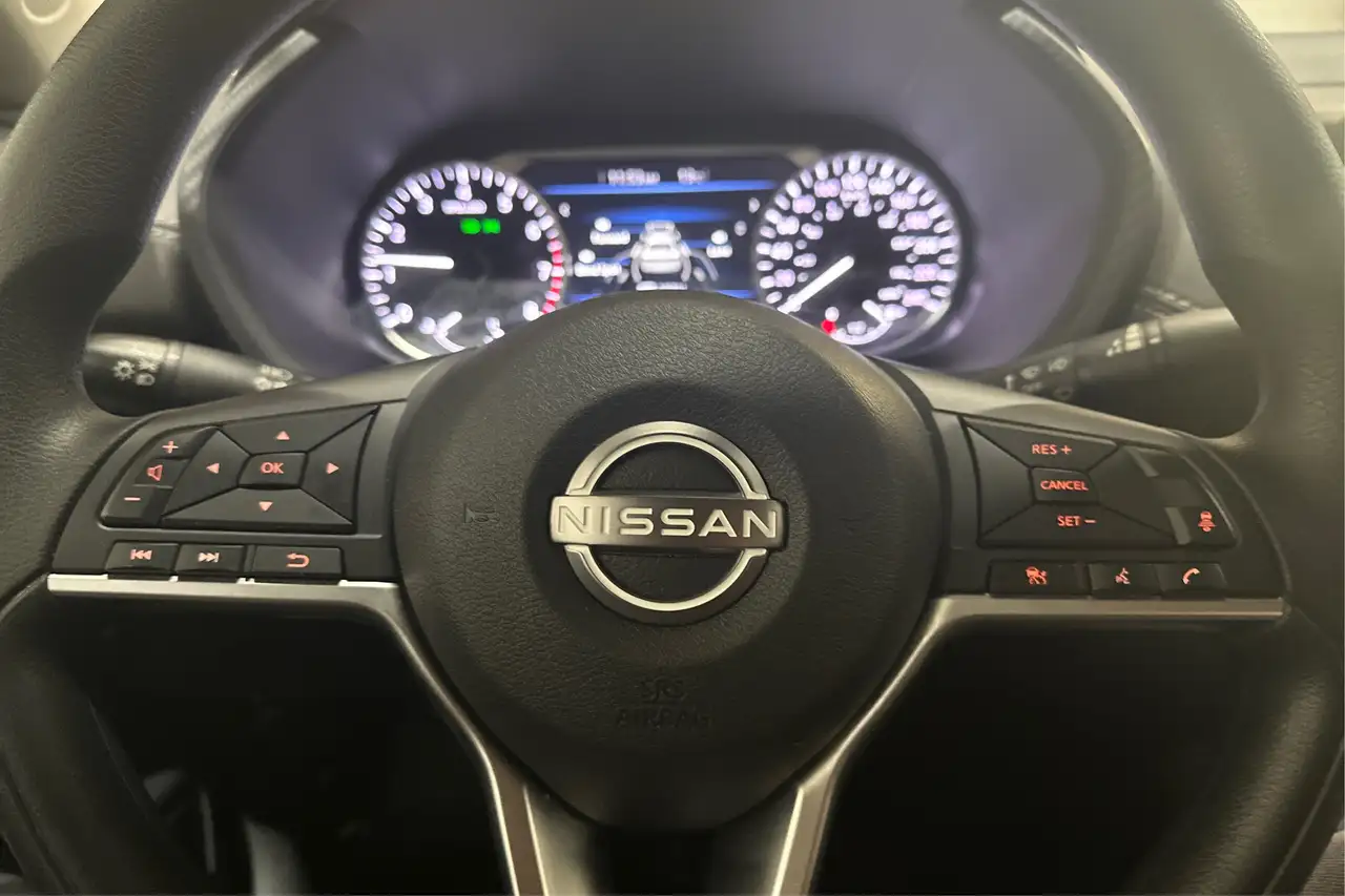 Nissan Sentra снимка Nissan Sentra