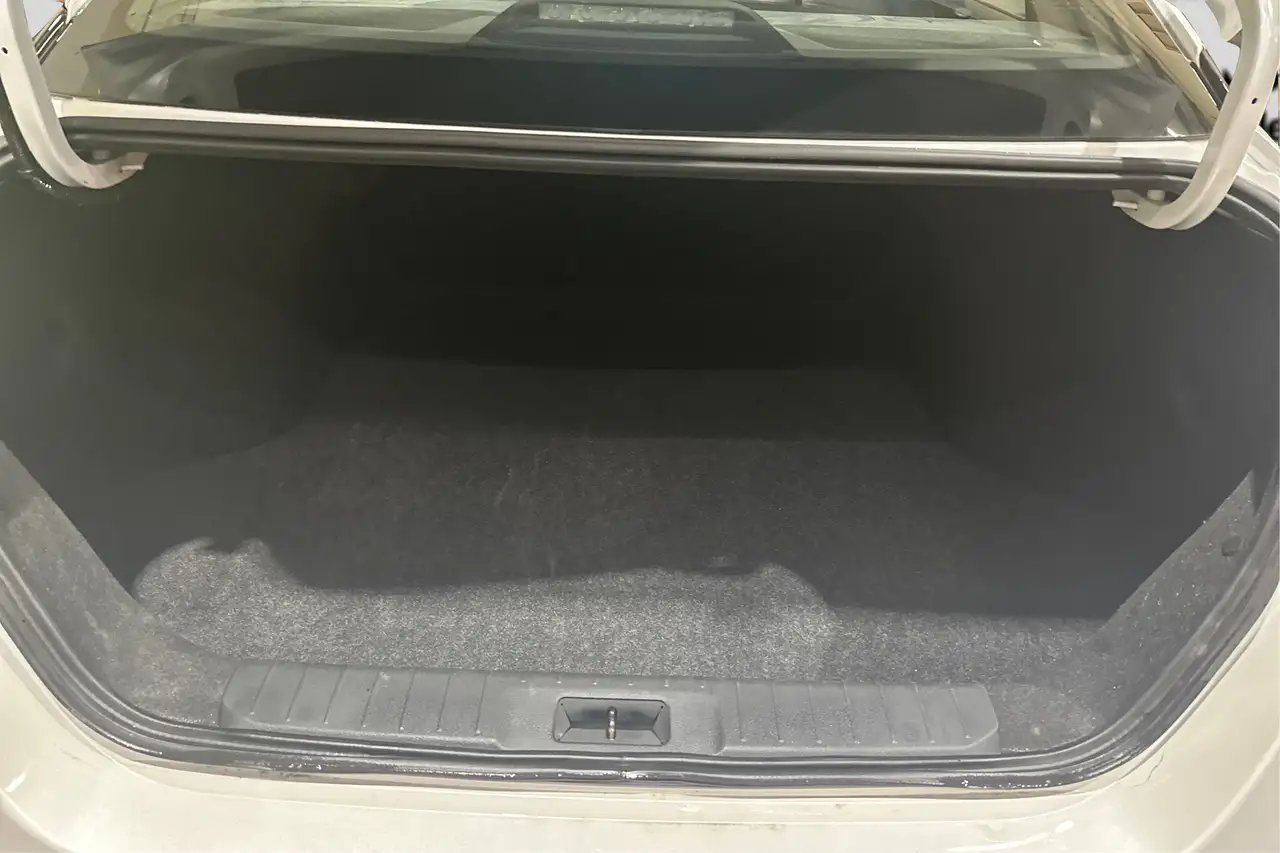 Nissan Sentra снимка Nissan Sentra