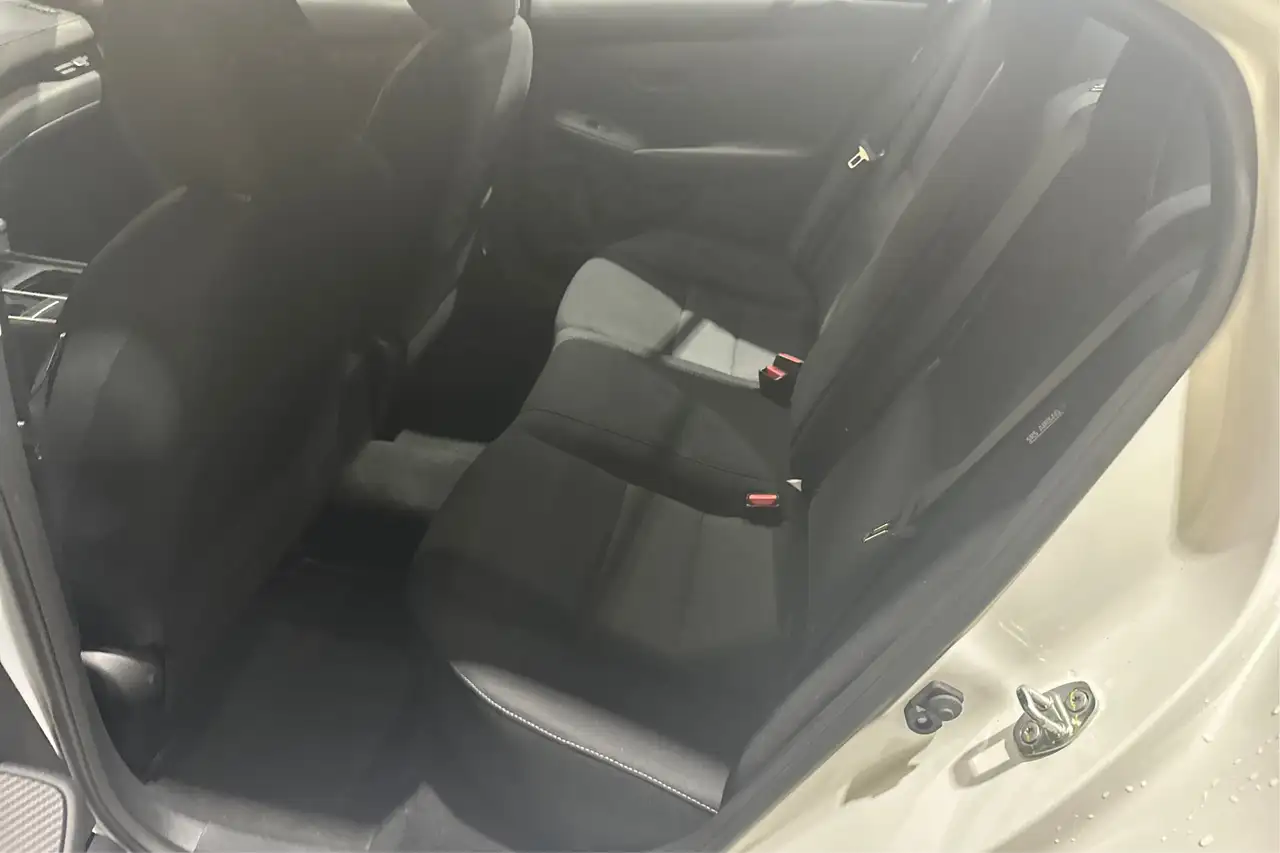 Nissan Sentra снимка Nissan Sentra