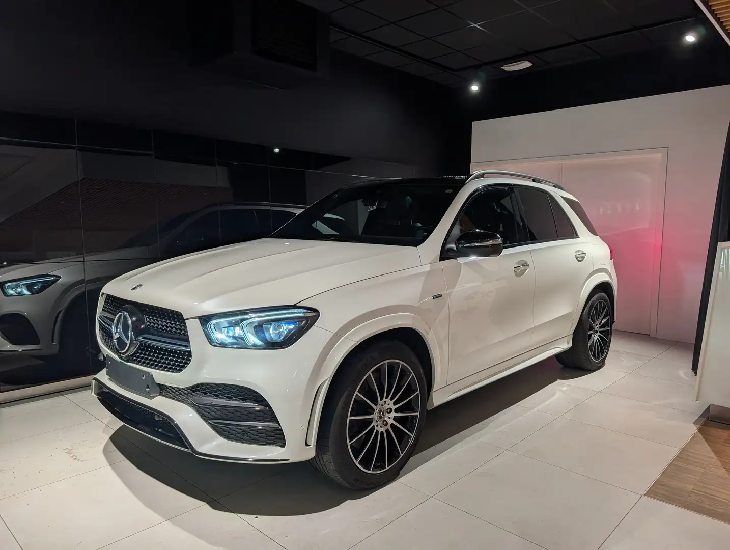 Mercedes-Benz GLE 350 de AMG |Toit panoramique|360°|Cuir|Burmester Wit - 2