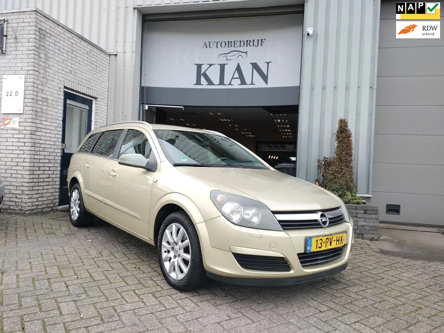 Opel Astra Wagon 1.8 Cosmo Gelb - 1