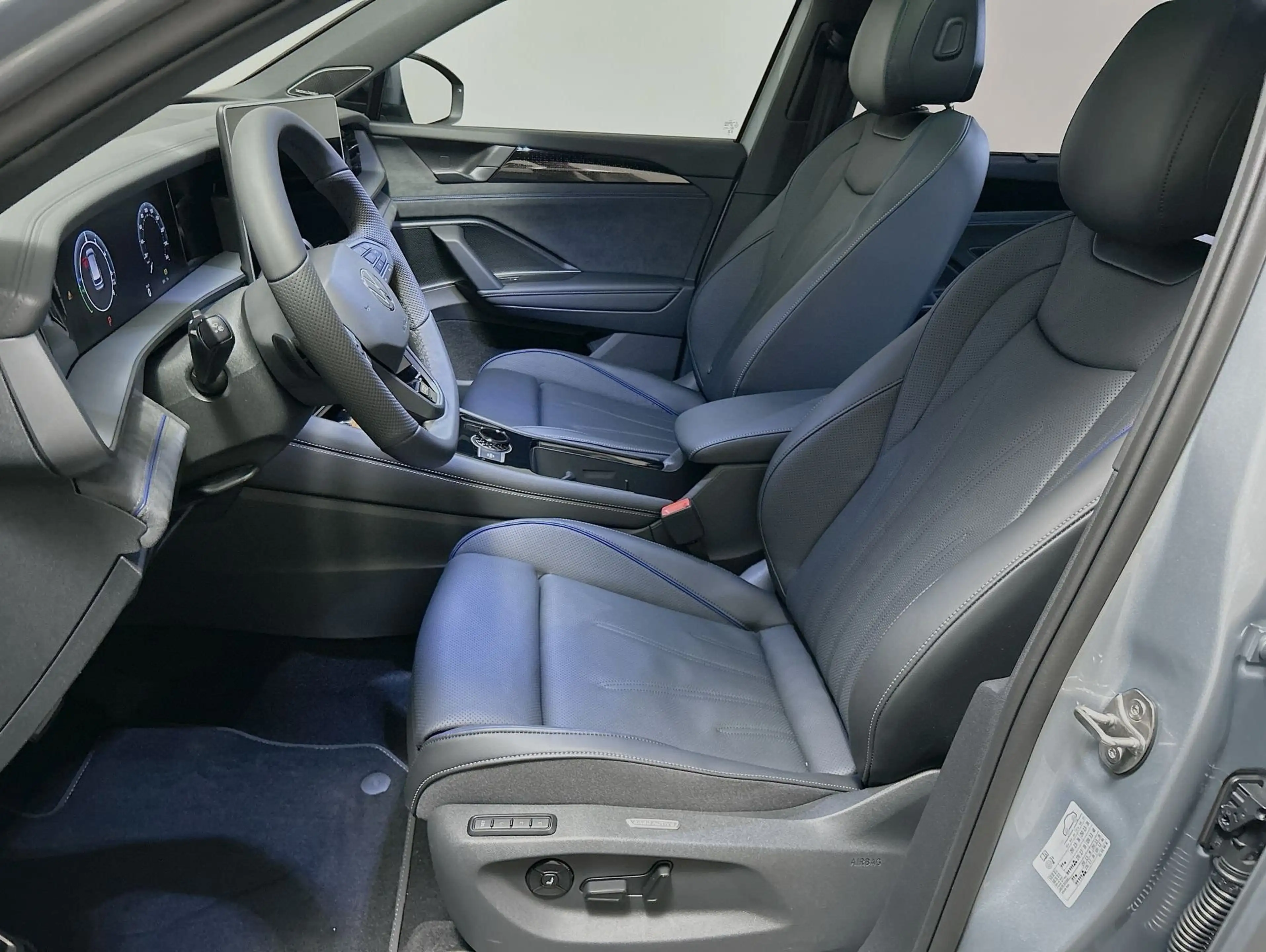 Volkswagen Tayron 1.5 eHybrid R-Line CarPlay Pano Black ACC — photo 11