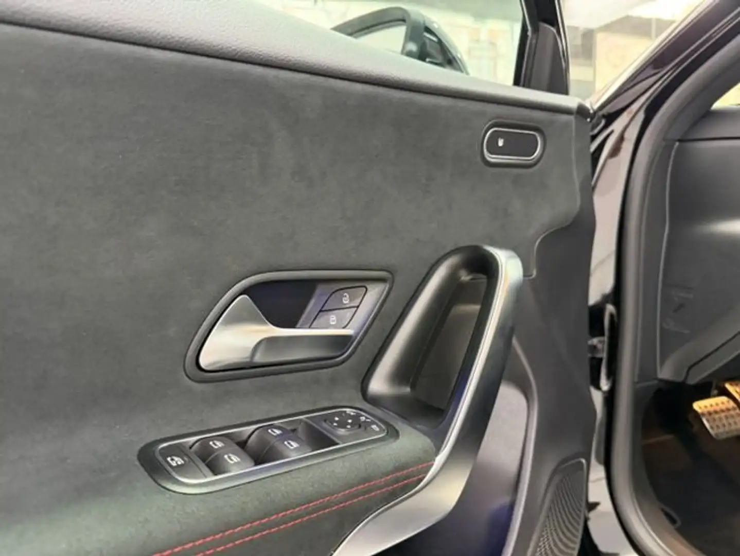 Mercedes-Benz A 180 180d Schwarz - 2