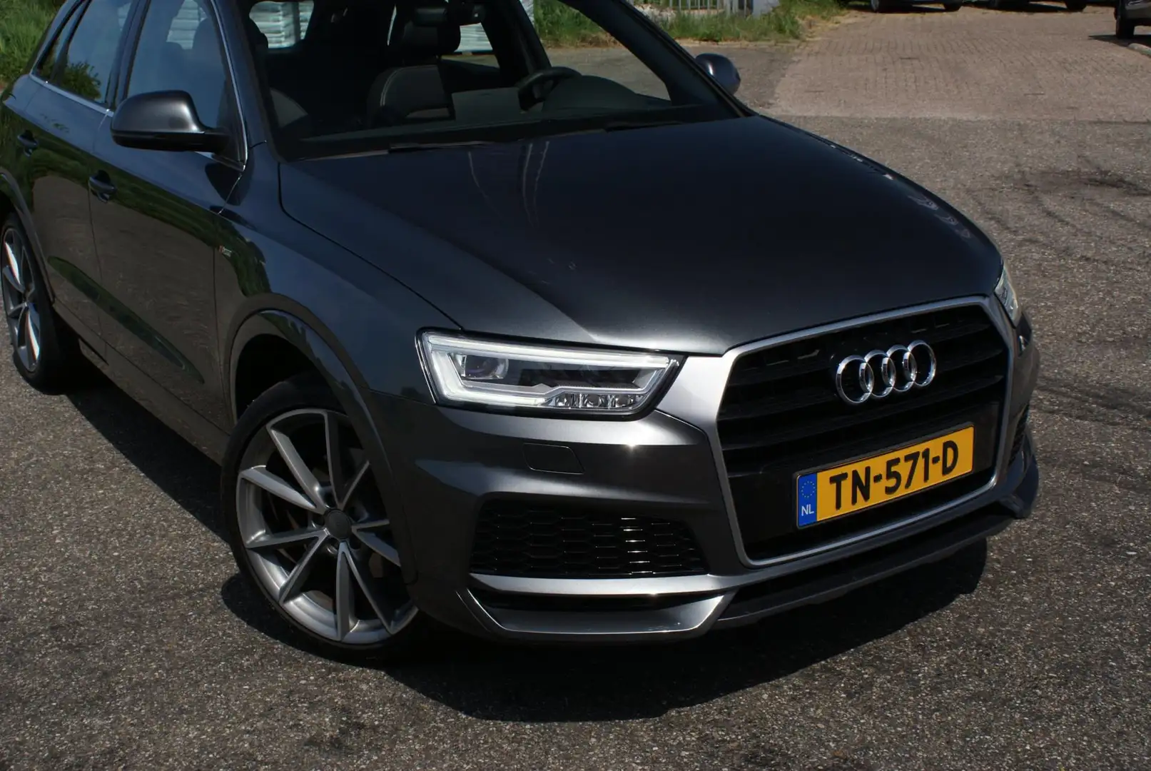 Audi Q3 1.4 TFSI CoD Sport Advance Sport | Pano | PDC | S Grau - 2