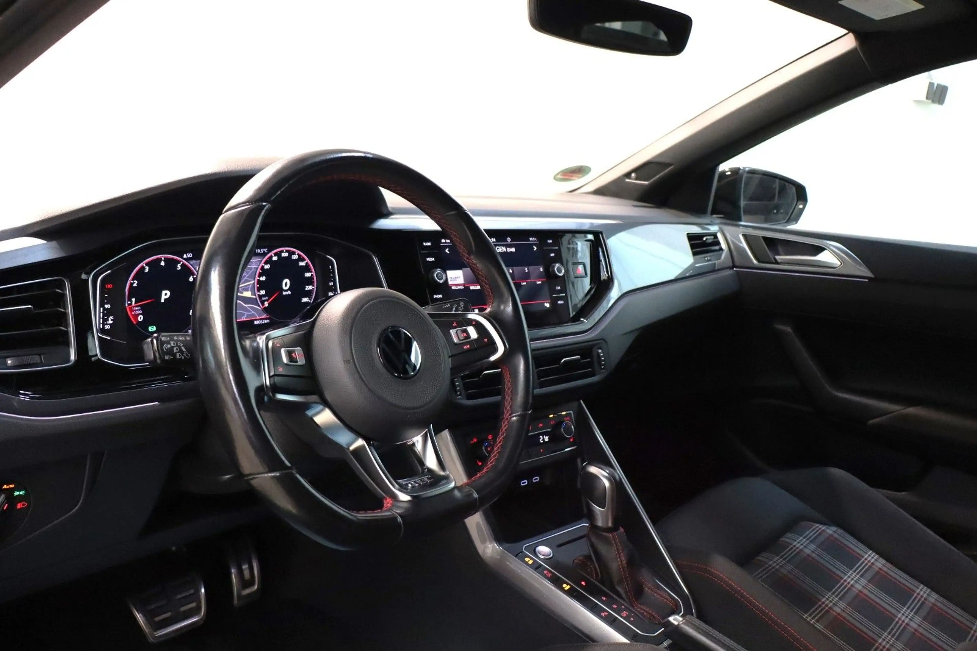 Volkswagen Polo VI 2,0 TSI GTI DSG Navi Virtual LED CarPlay — photo 7