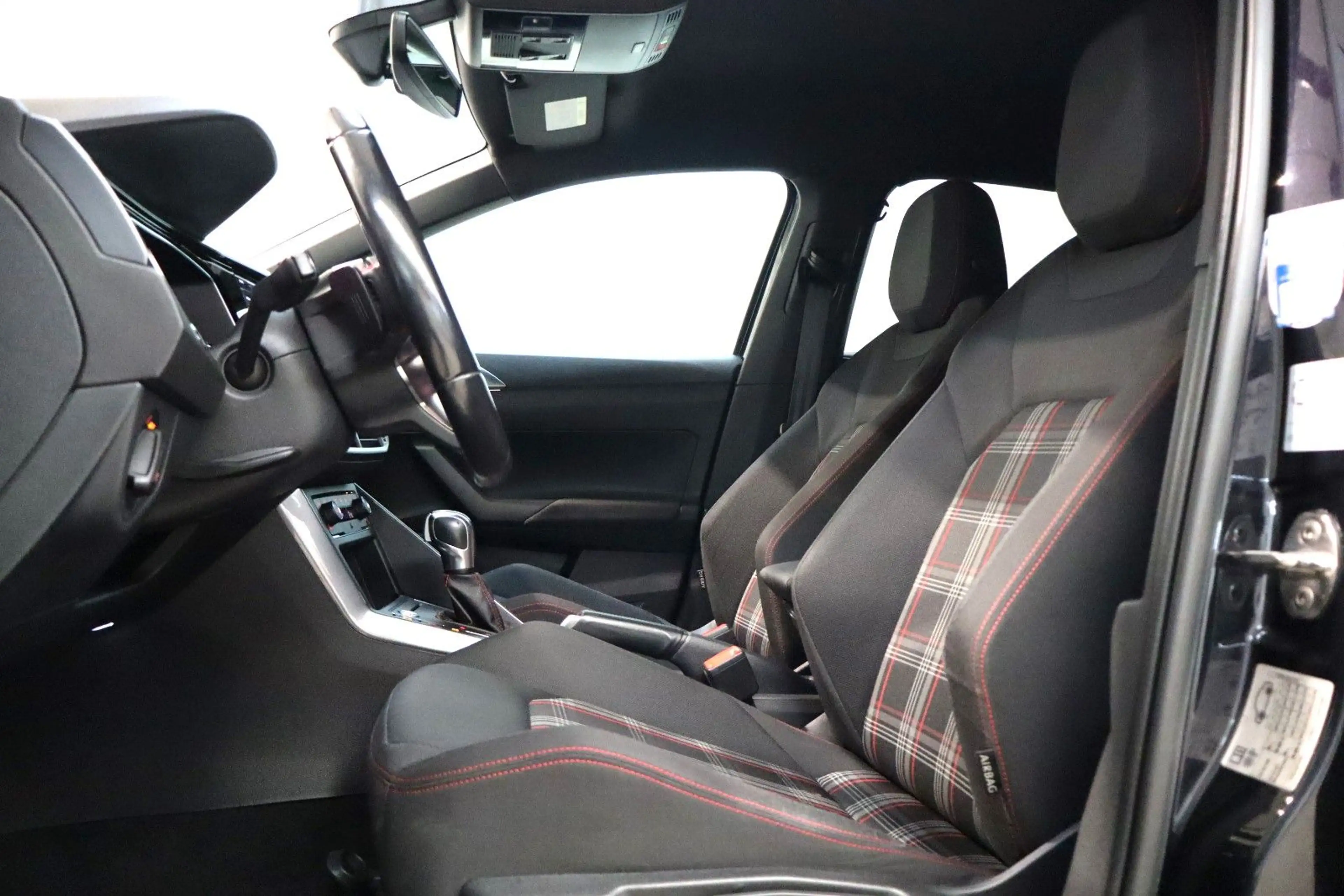 Volkswagen Polo VI 2,0 TSI GTI DSG Navi Virtual LED CarPlay — photo 6