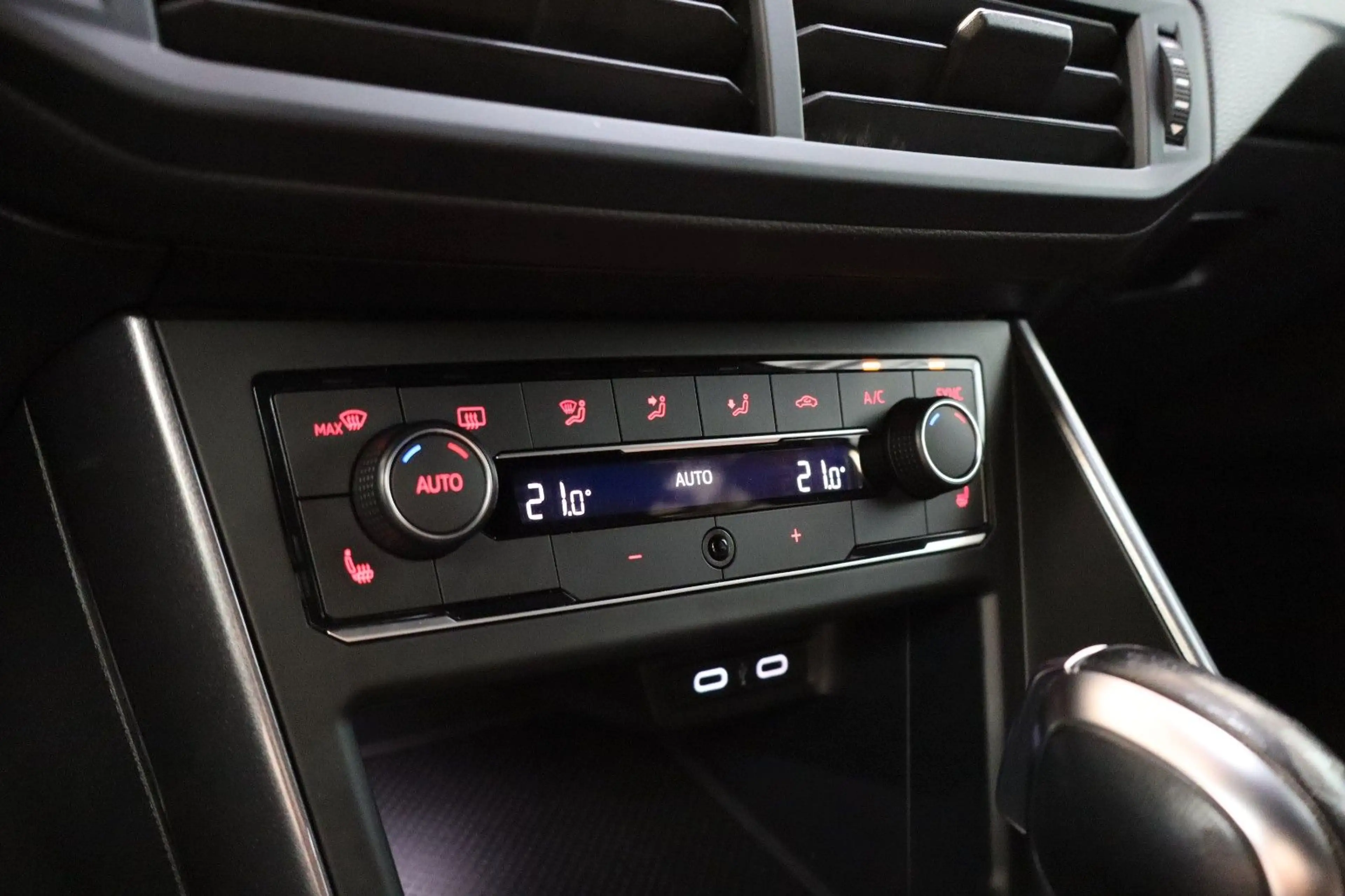 Volkswagen Polo VI 2,0 TSI GTI DSG Navi Virtual LED CarPlay — photo 14