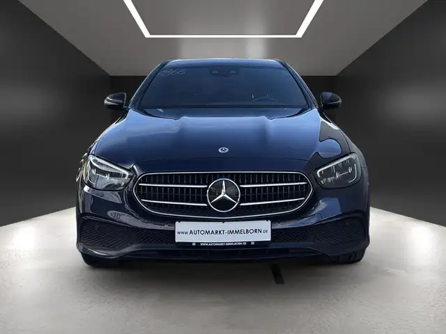 Mercedes-Benz E-Class view 9