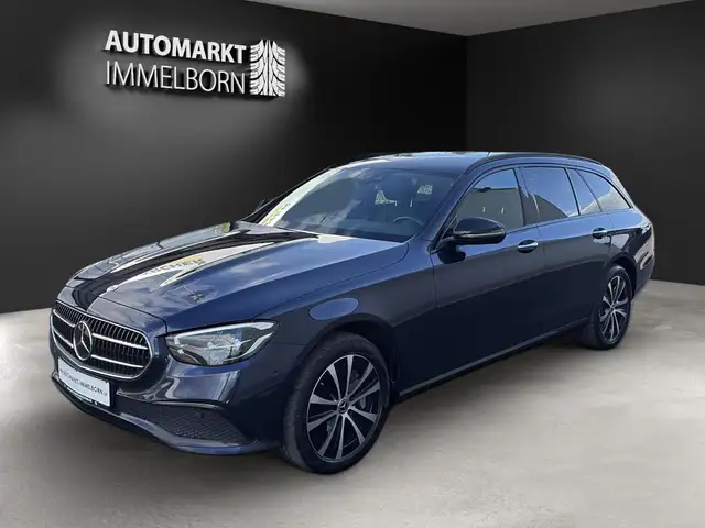 Mercedes-Benz E-Class view 4