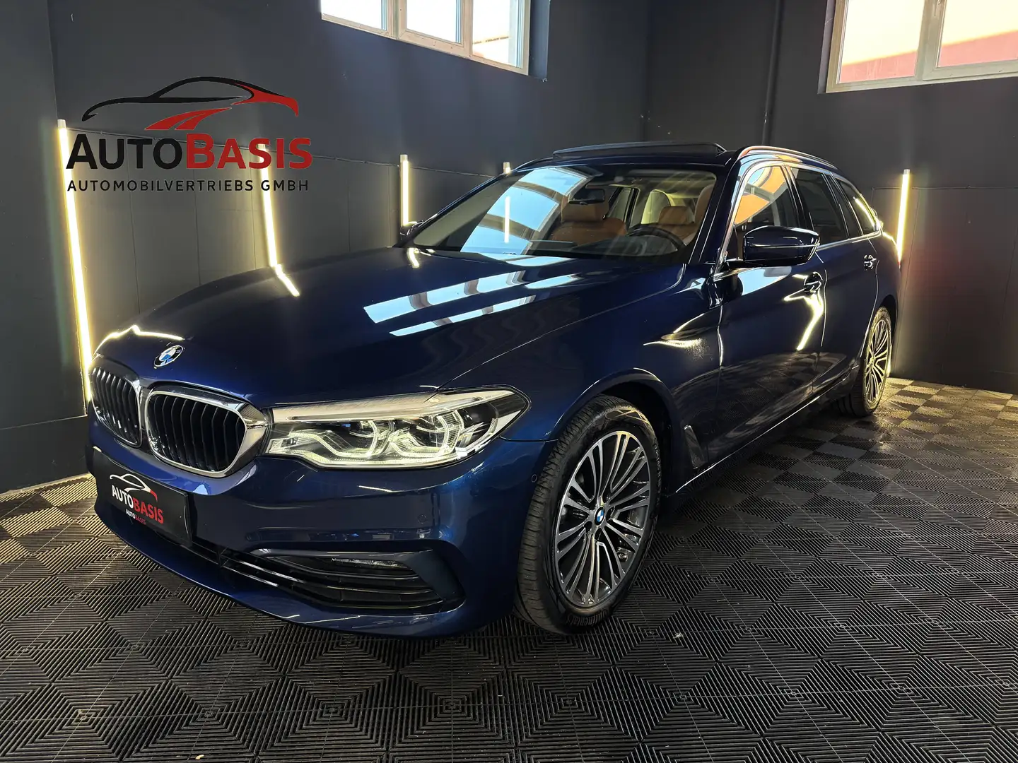BMW 530 530d xDrive Sport-Line Led/Pano/Soft-Close/AHK/Head-Up/Leder/ACC Blau - 1