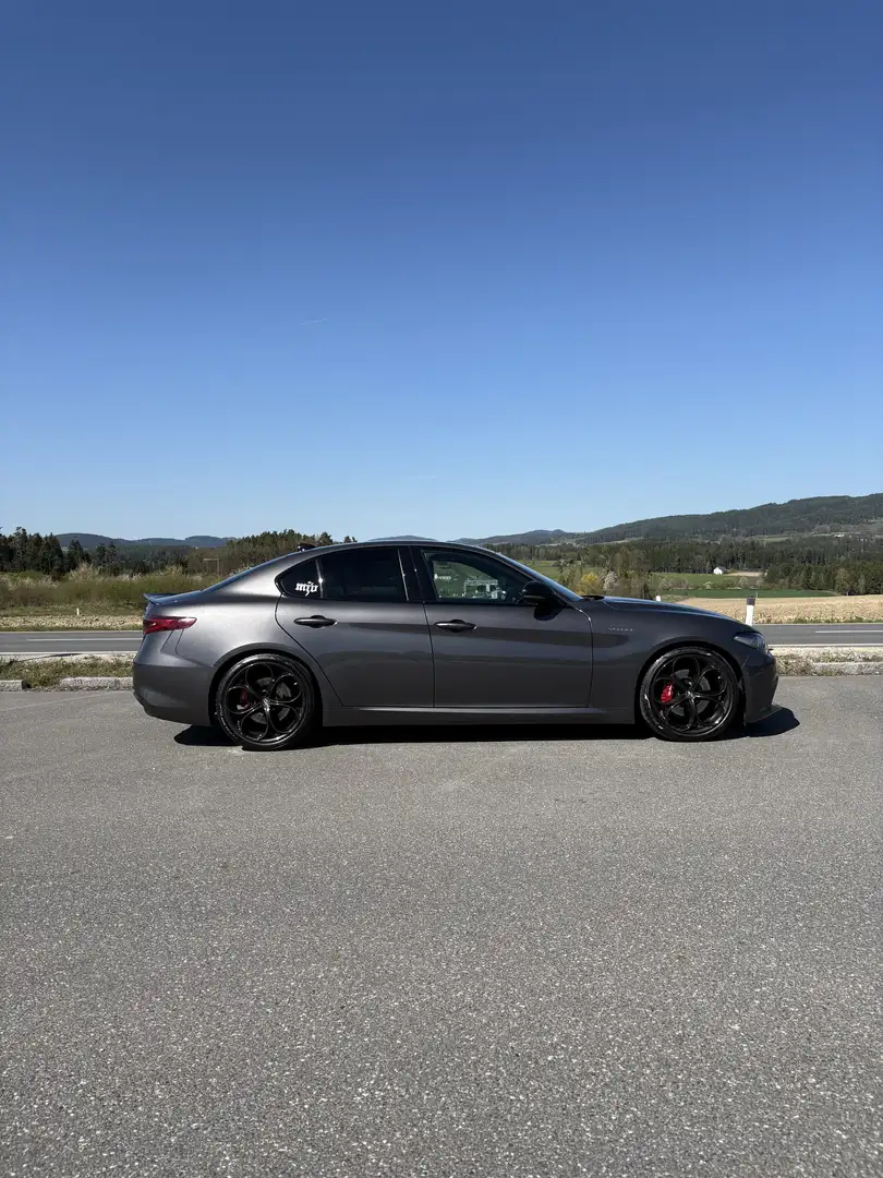 Alfa Romeo Giulia Veloce TI 2,0 280 ATX AWD Grau - 2