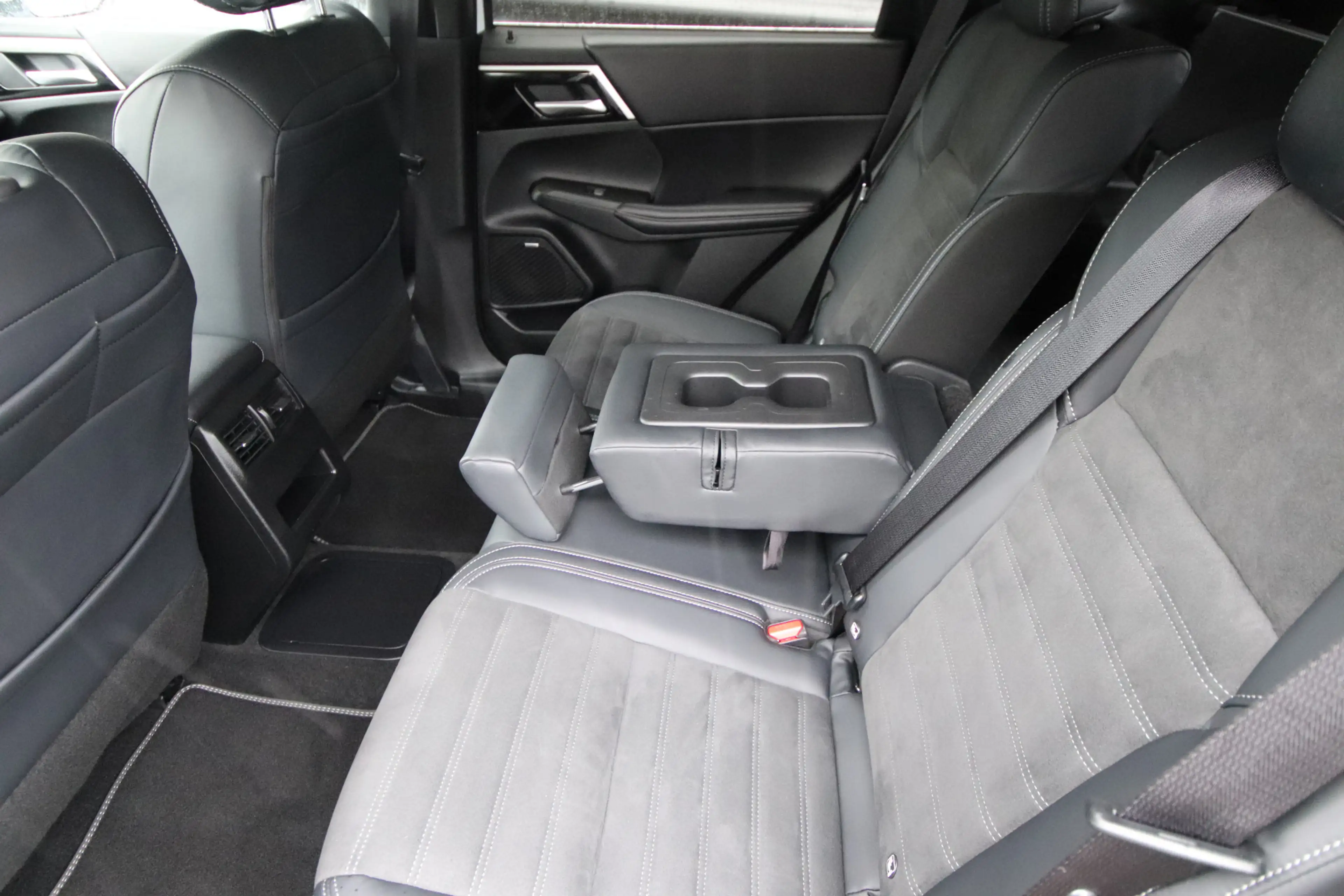 Mitsubishi Outlander 2.4 PHEV Business Edition 1e Eig. Afn. Trekhaak, W — photo 28