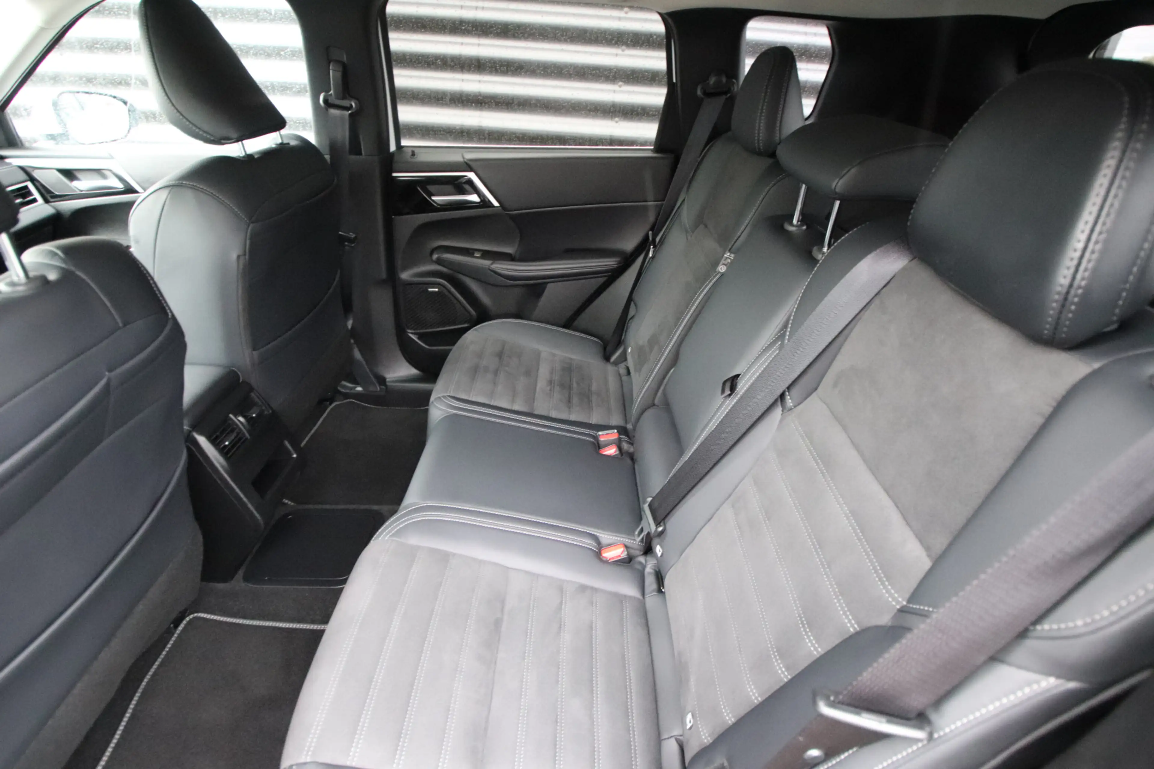 Mitsubishi Outlander 2.4 PHEV Business Edition 1e Eig. Afn. Trekhaak, W — photo 26