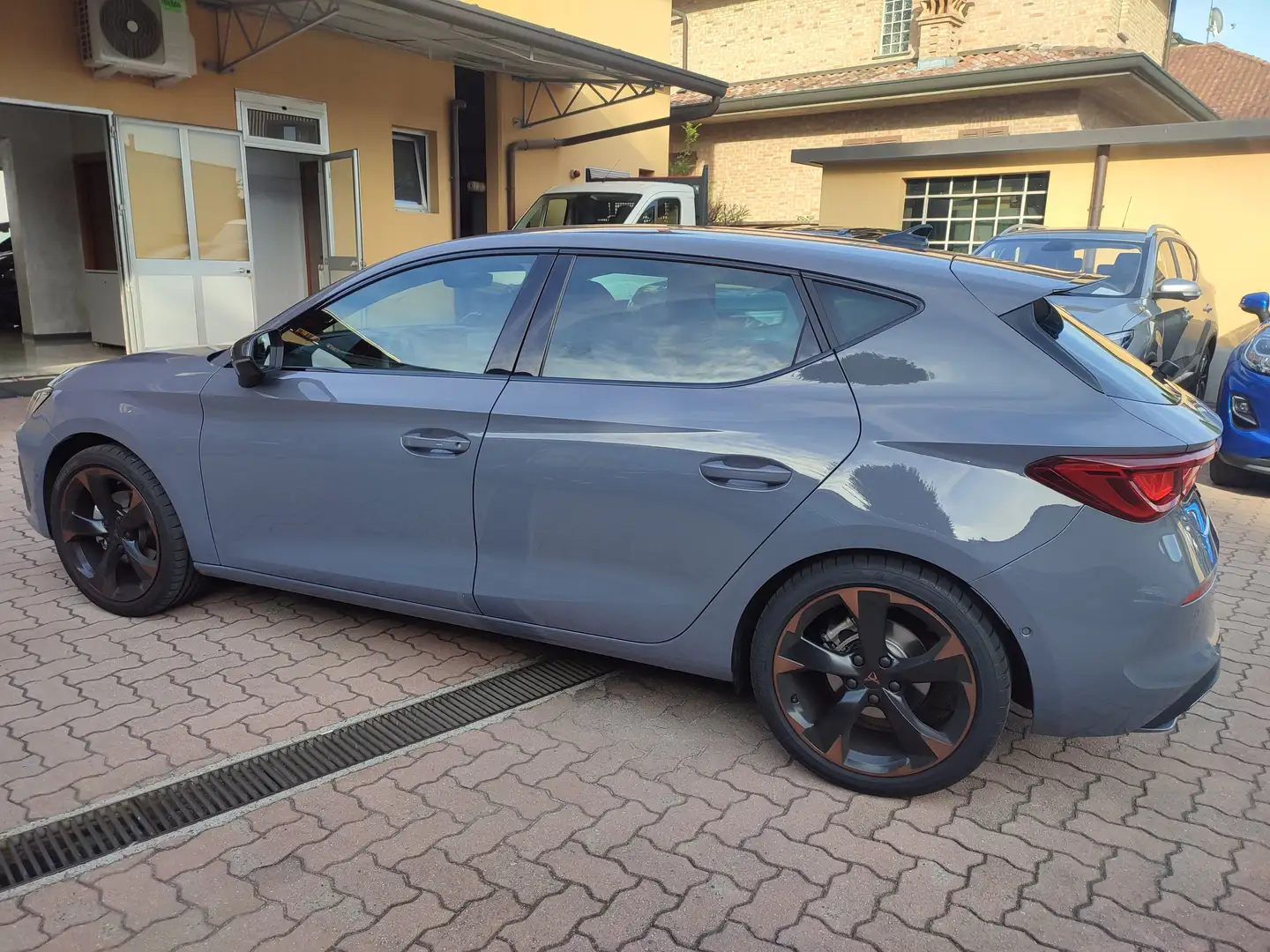 CUPRA Leon Leon 1.5 hybrid 150cv dsg Full optional Grau - 2