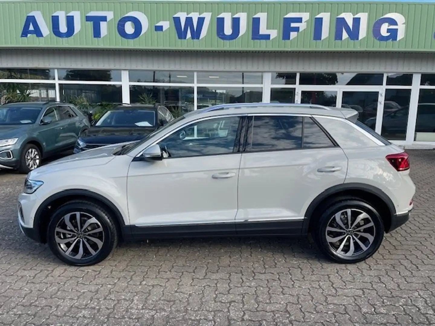 Volkswagen T-Roc STYLE 1.5 TSI-DSG, Matrix, EasyOpen, RFK Grigio - 1
