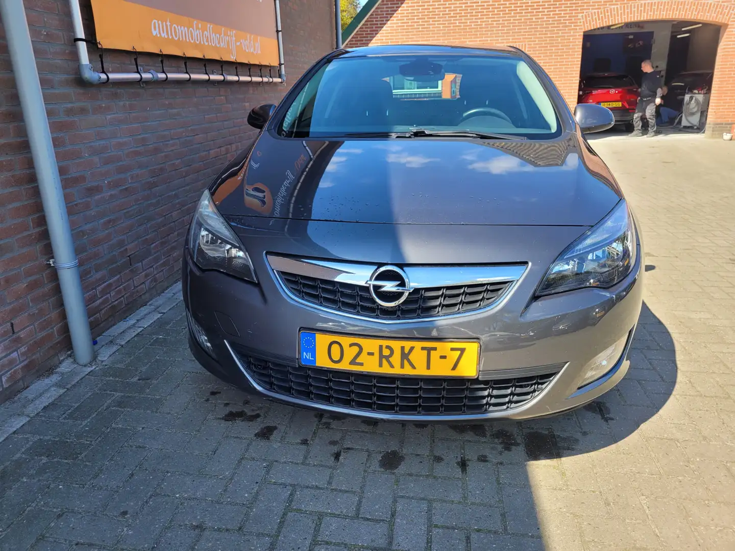 Opel Astra 1.4 Turbo Sport Šedá - 2